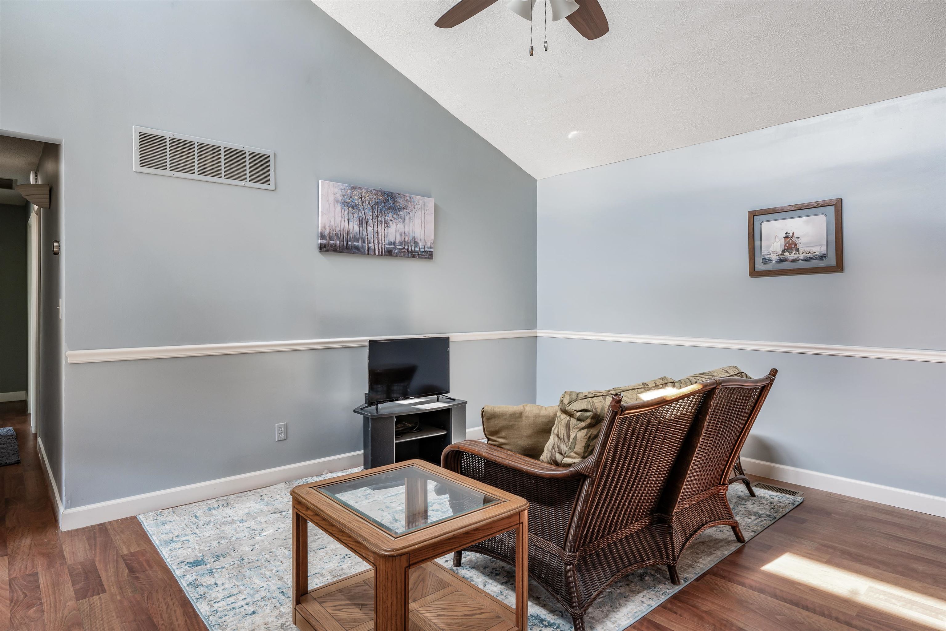 Photo 17 of 73 EMS T7 Lane