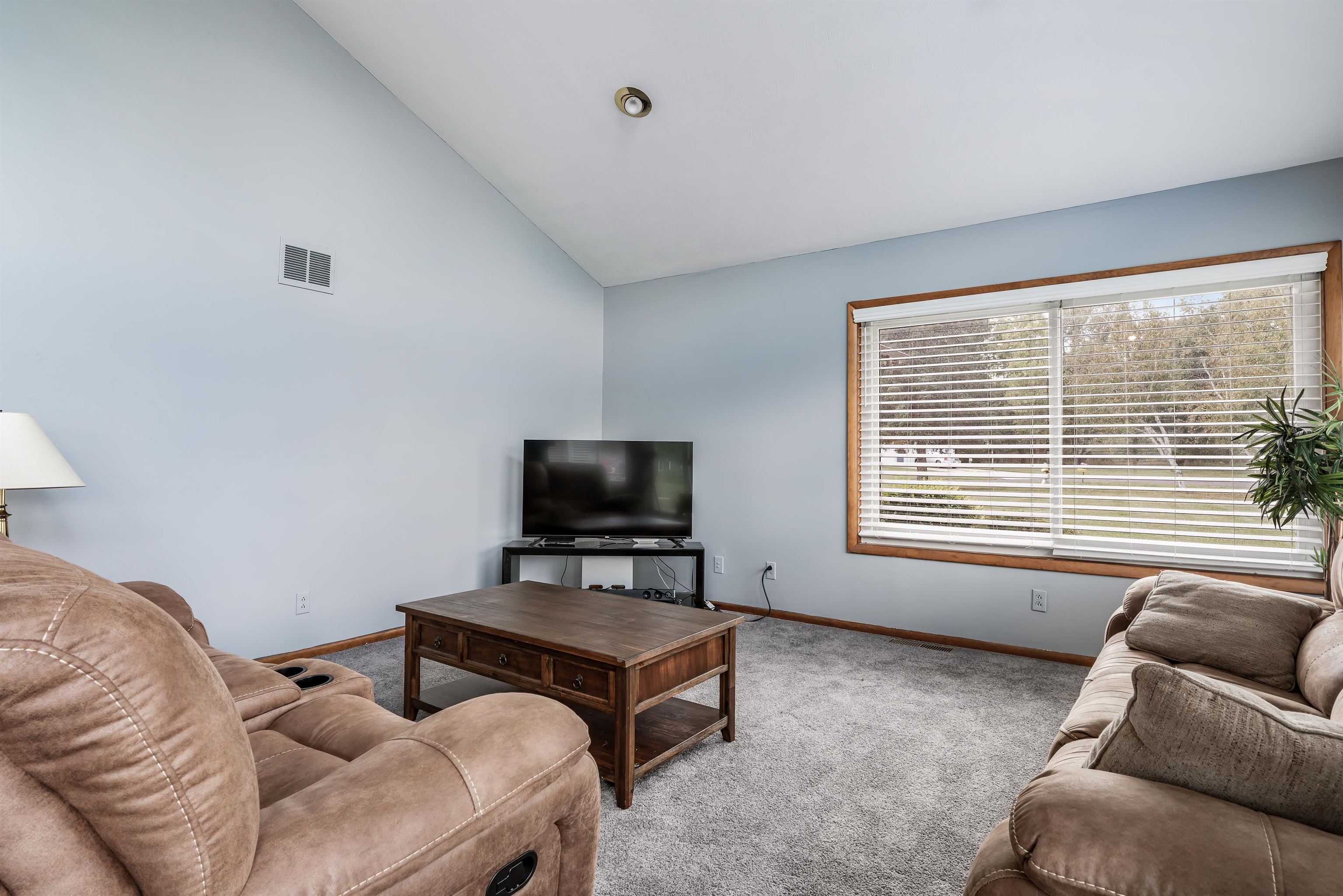 Photo 24 of 73 EMS T7 Lane