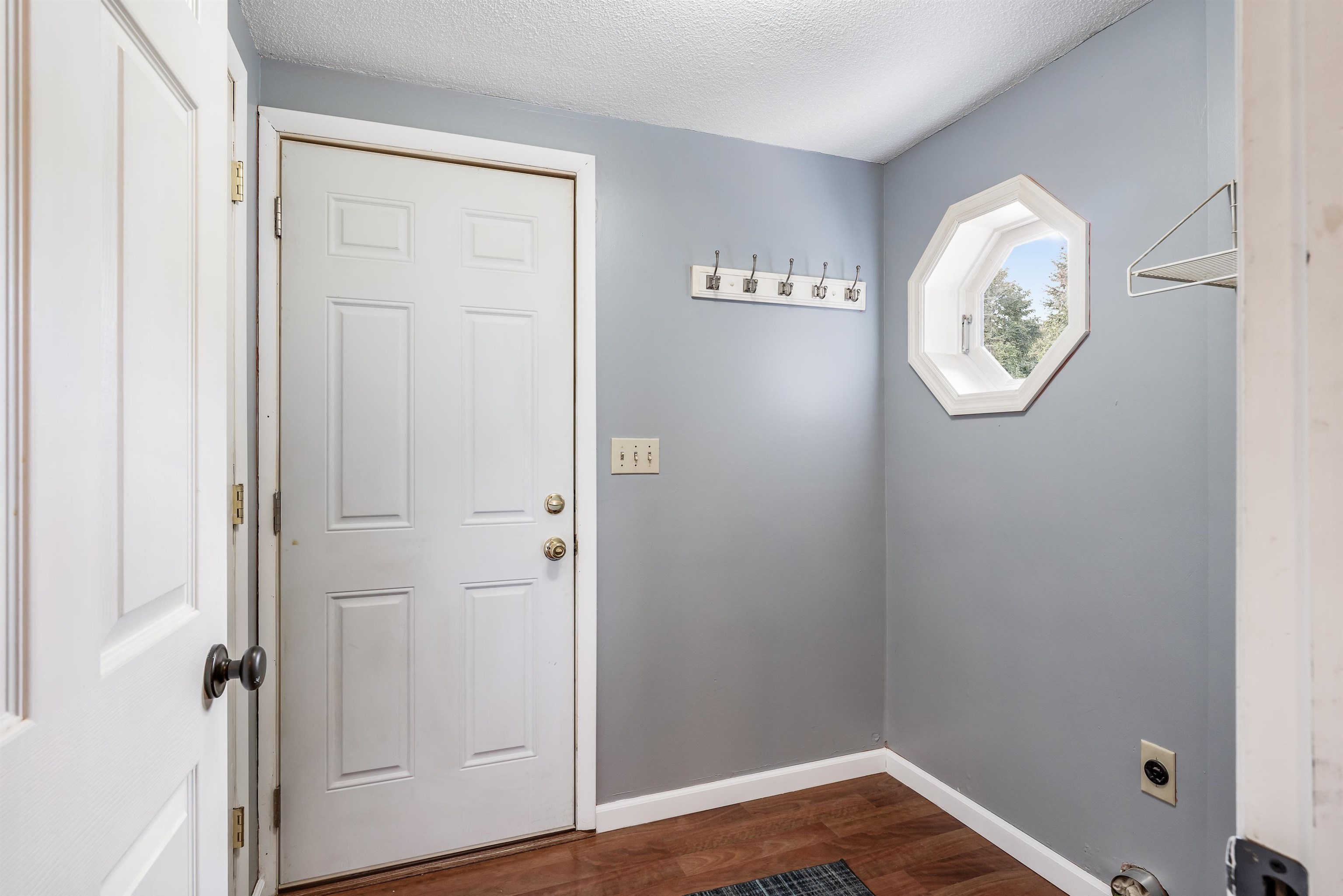 Photo 25 of 73 EMS T7 Lane