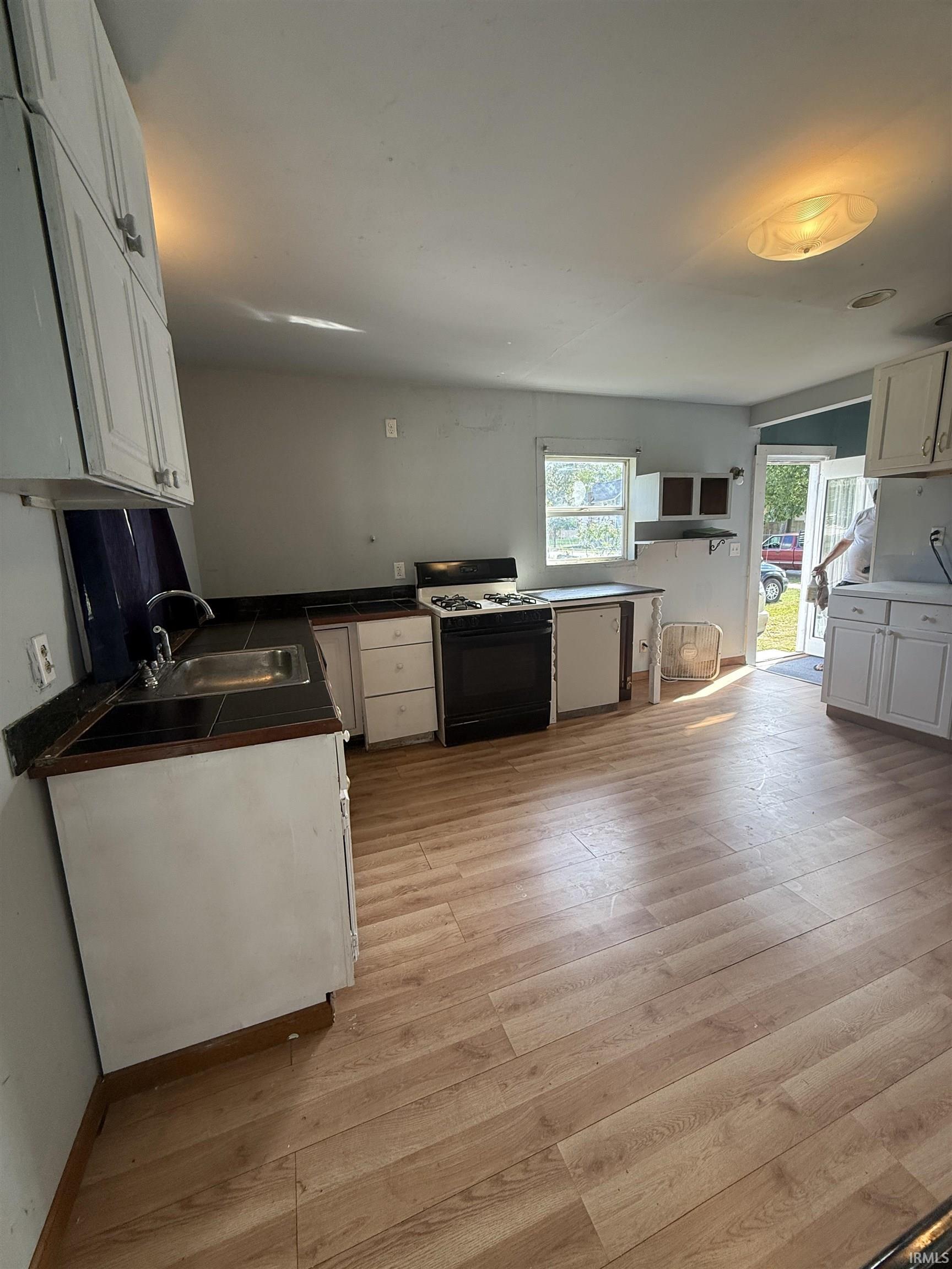 Photo 2 of 532 James Street