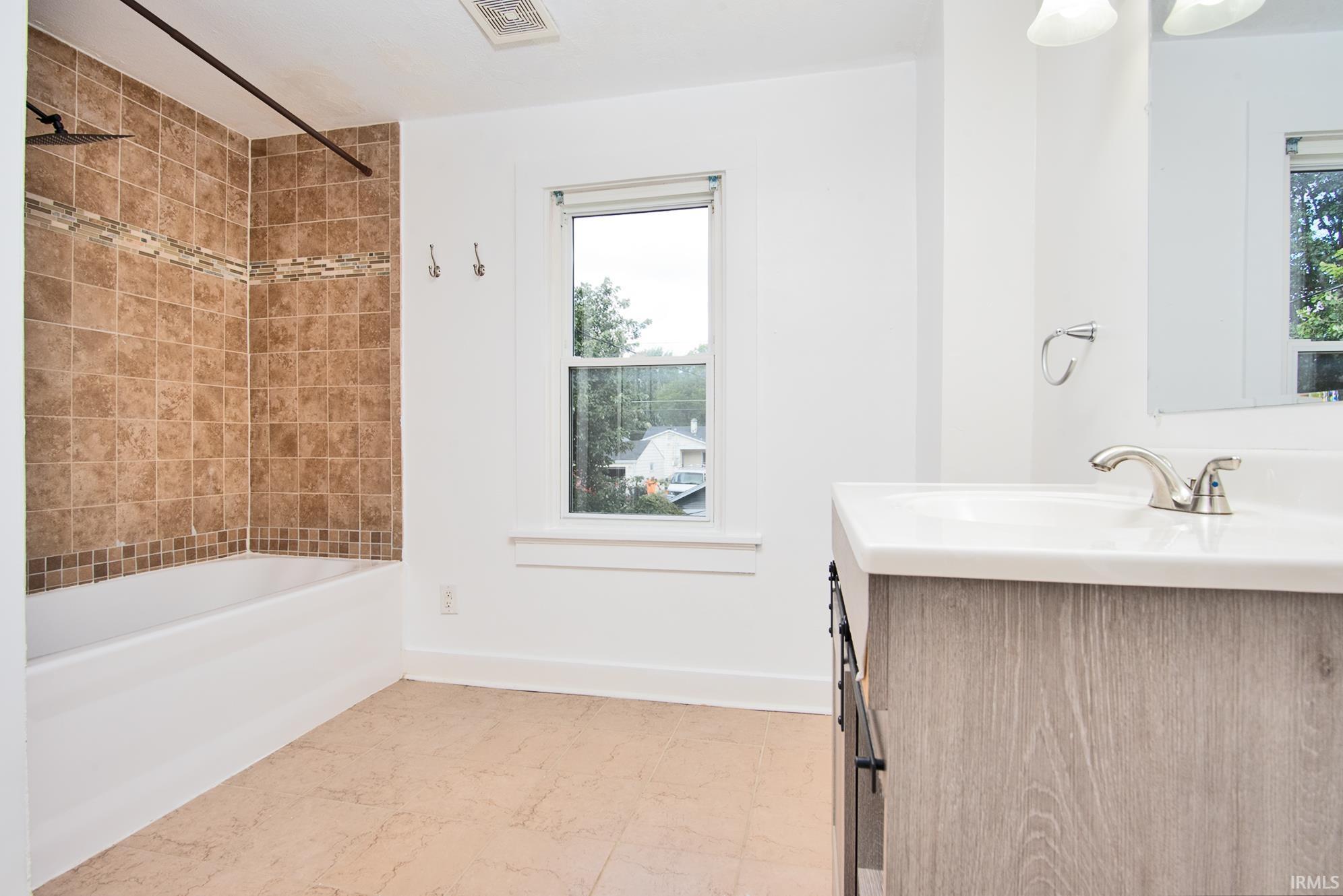 Photo 14 of 2521 Dodge Avenue