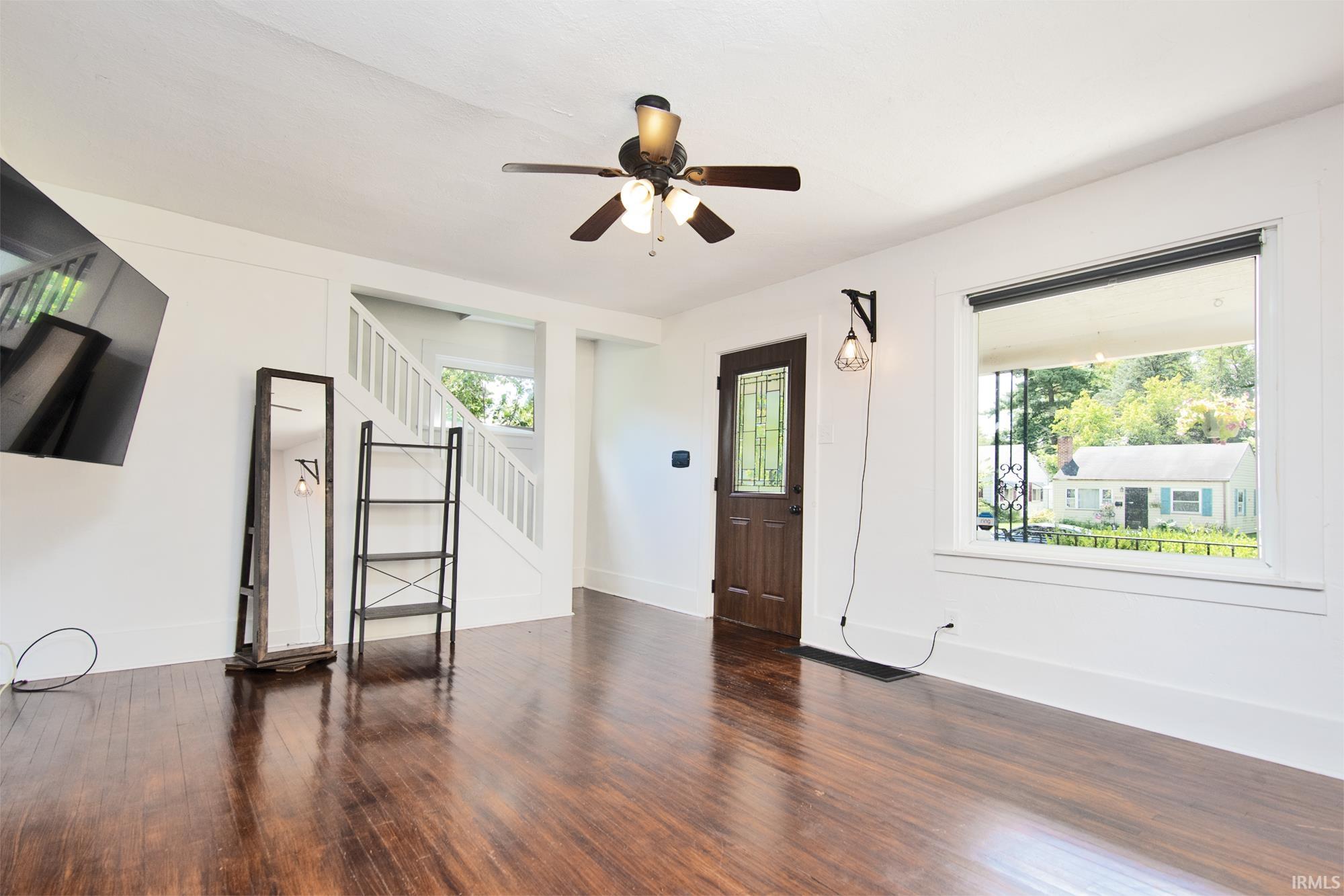 Photo 3 of 2521 Dodge Avenue