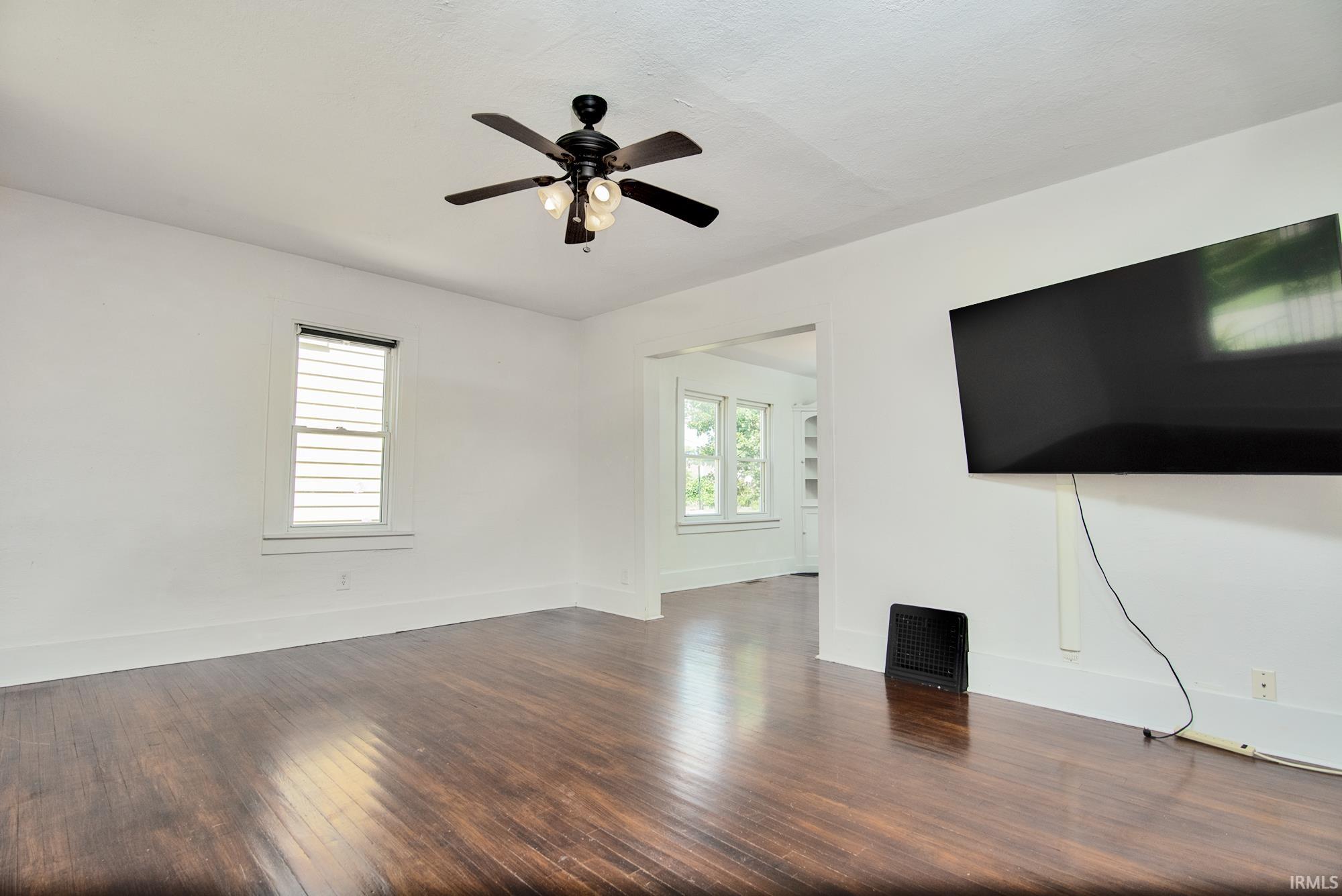 Photo 4 of 2521 Dodge Avenue