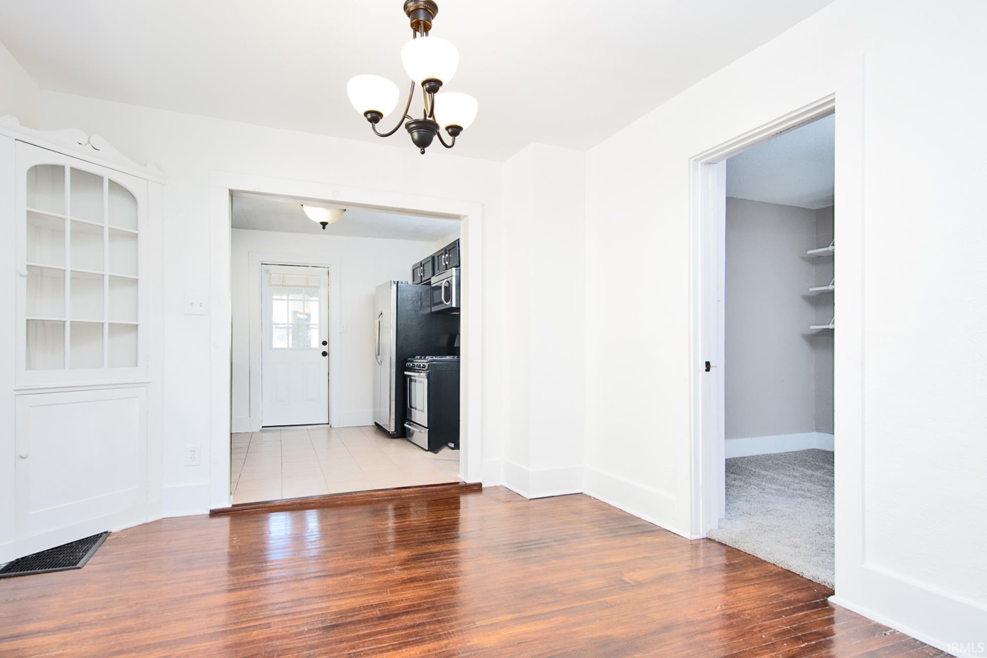 Photo 6 of 2521 Dodge Avenue