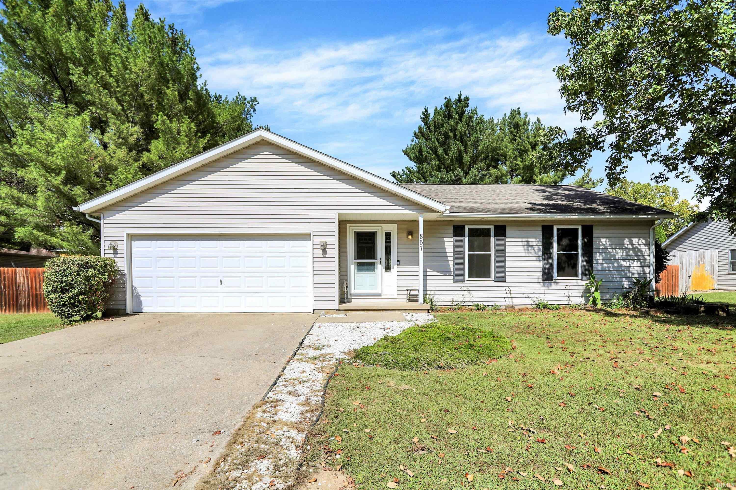 Homes for sale in Ellettsville, IN | 857 E Meadowlands Dr, Ellettsville, IN 47429 | MLS# 202539532