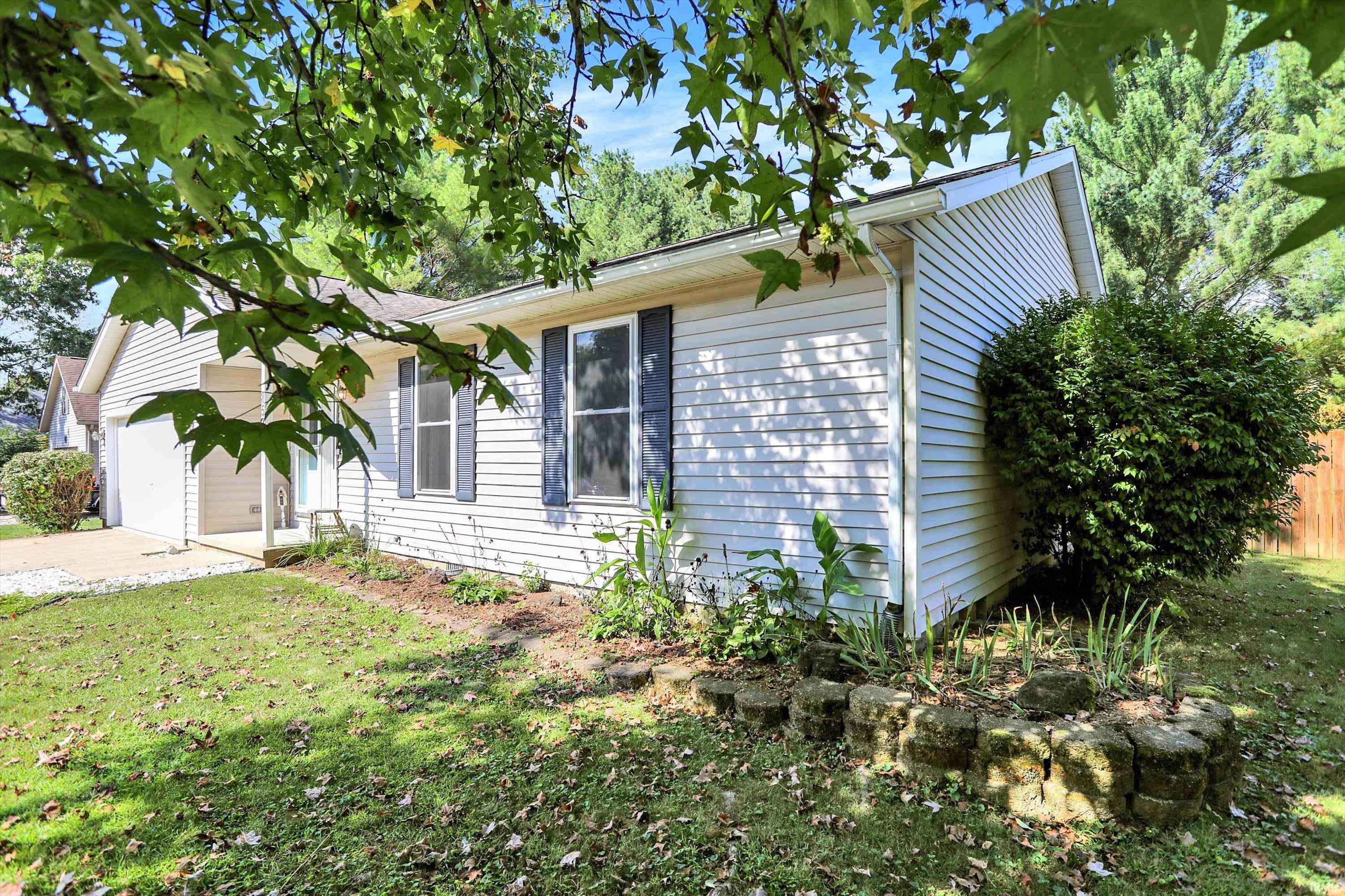 Homes for sale in Ellettsville, IN | 857 E Meadowlands Dr, Ellettsville, IN 47429 | MLS# 202539532