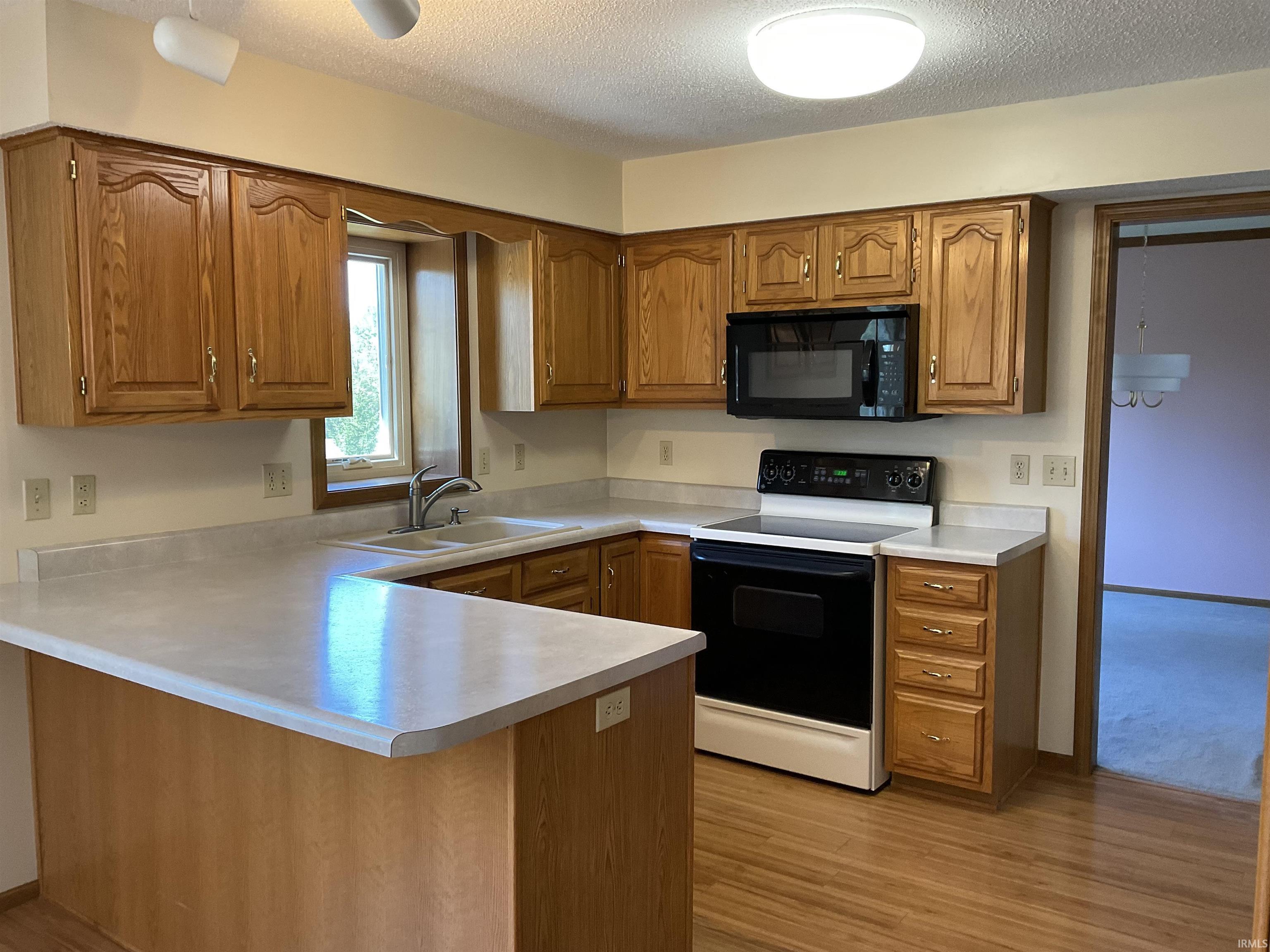 Photo 3 of 9930 Valley Vista Place