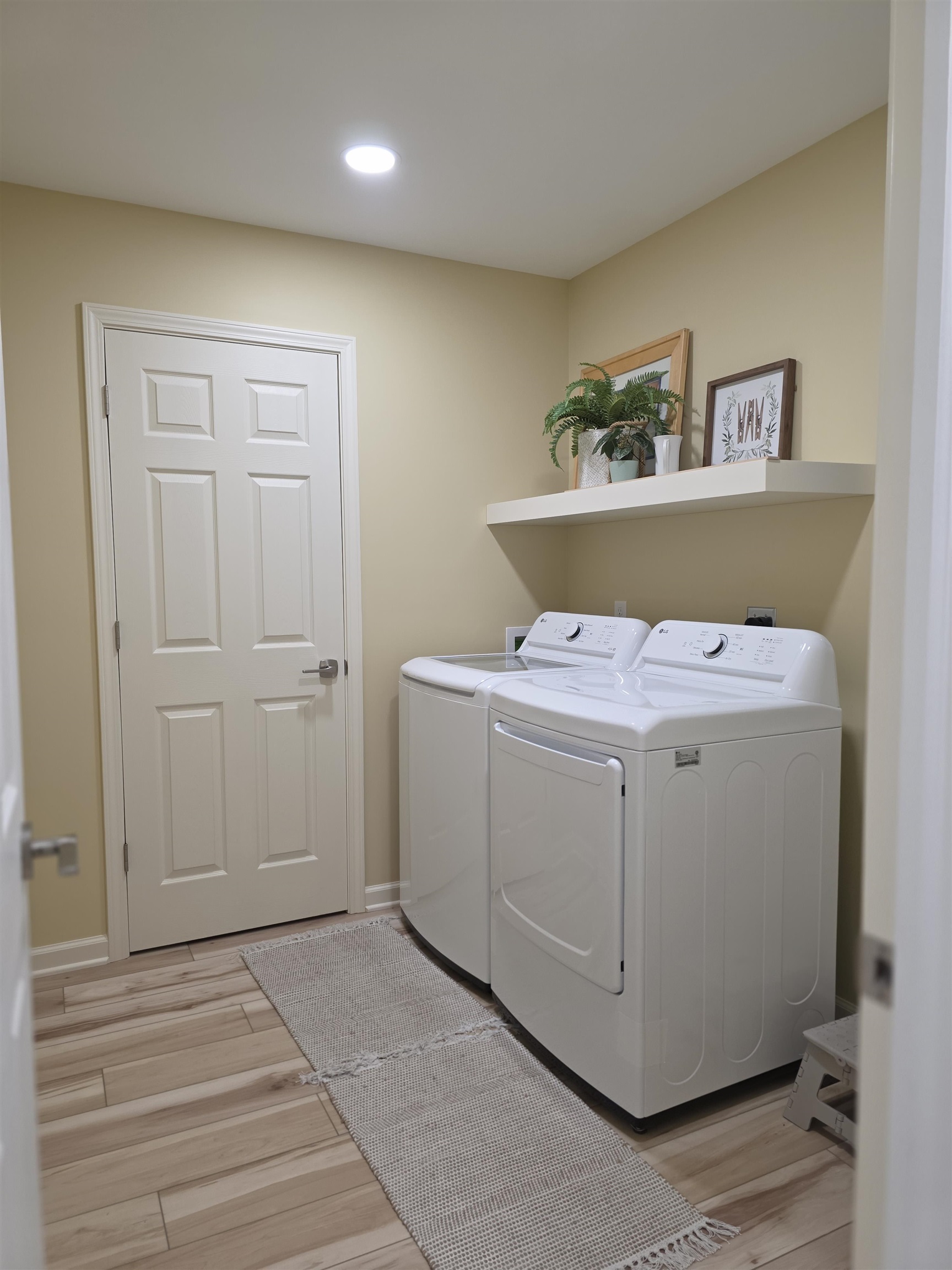 Photo 33 of 9523 Ledgewood Court