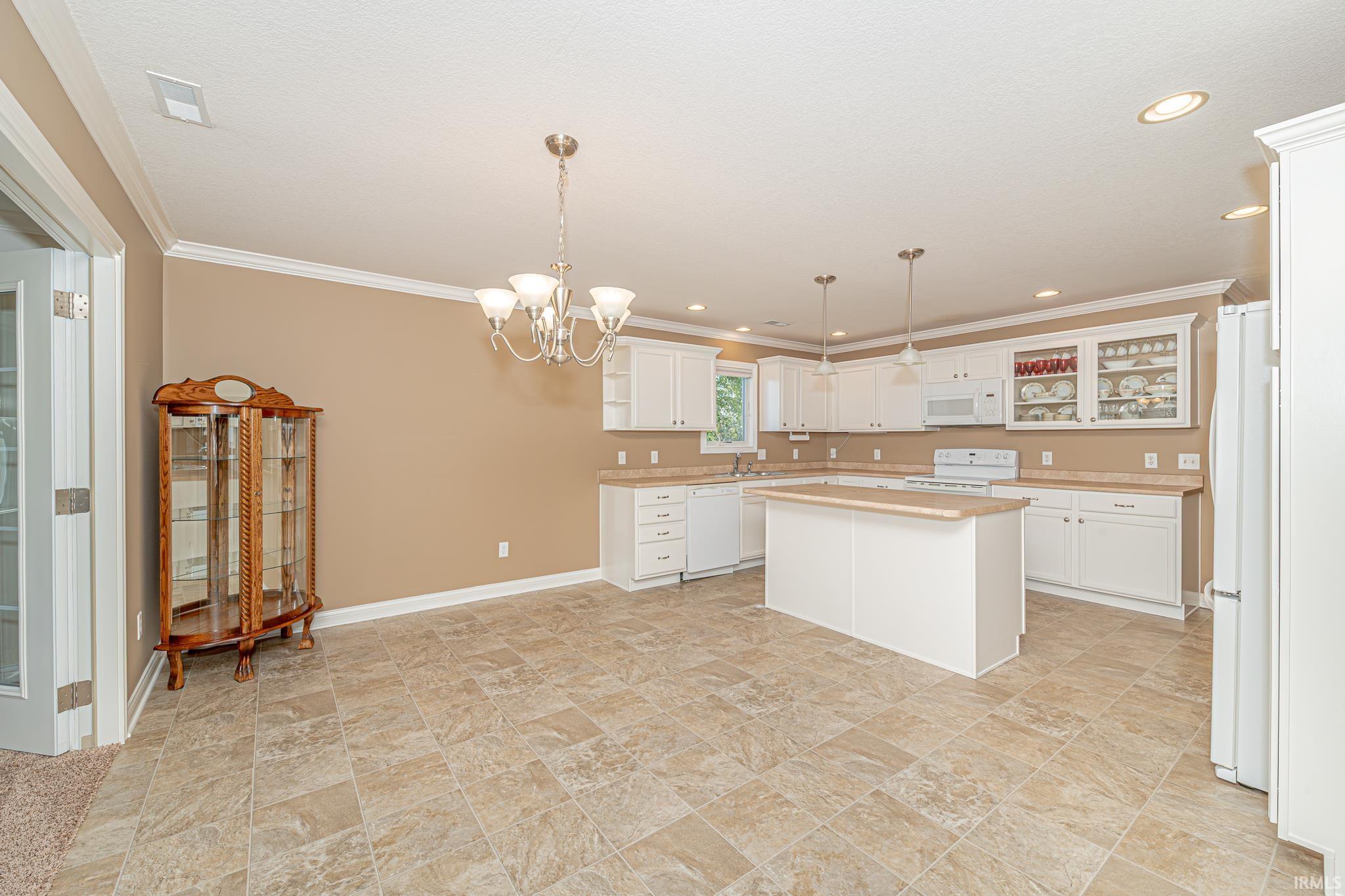313 S Eagle Glen Trail