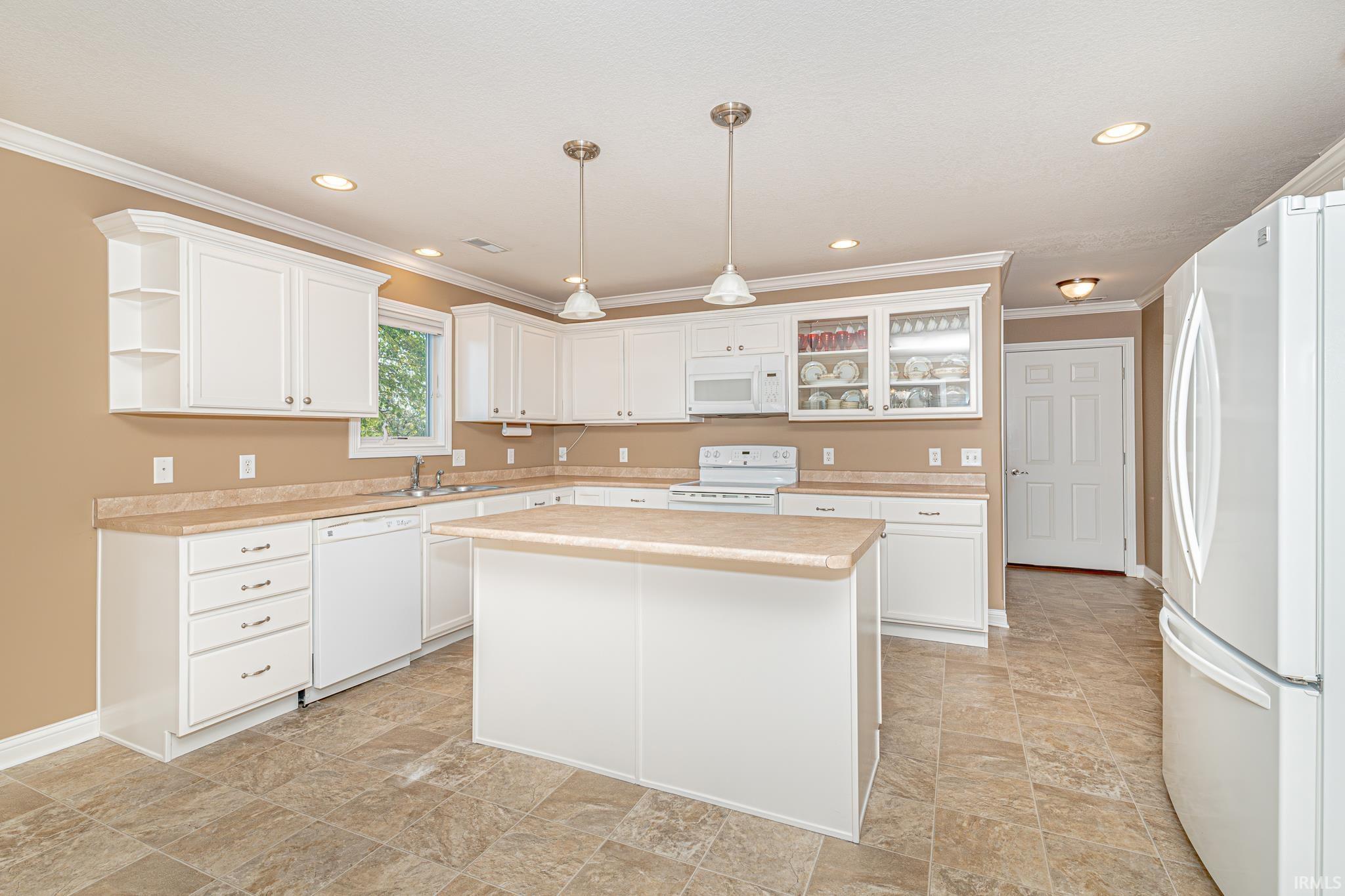 313 S Eagle Glen Trail