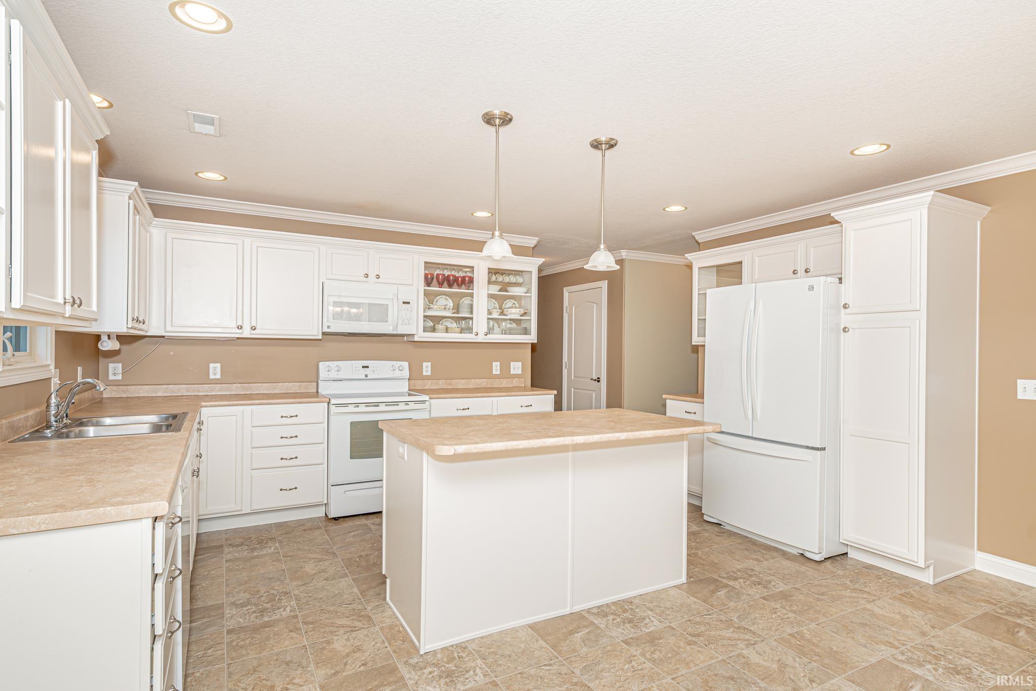 313 S Eagle Glen Trail