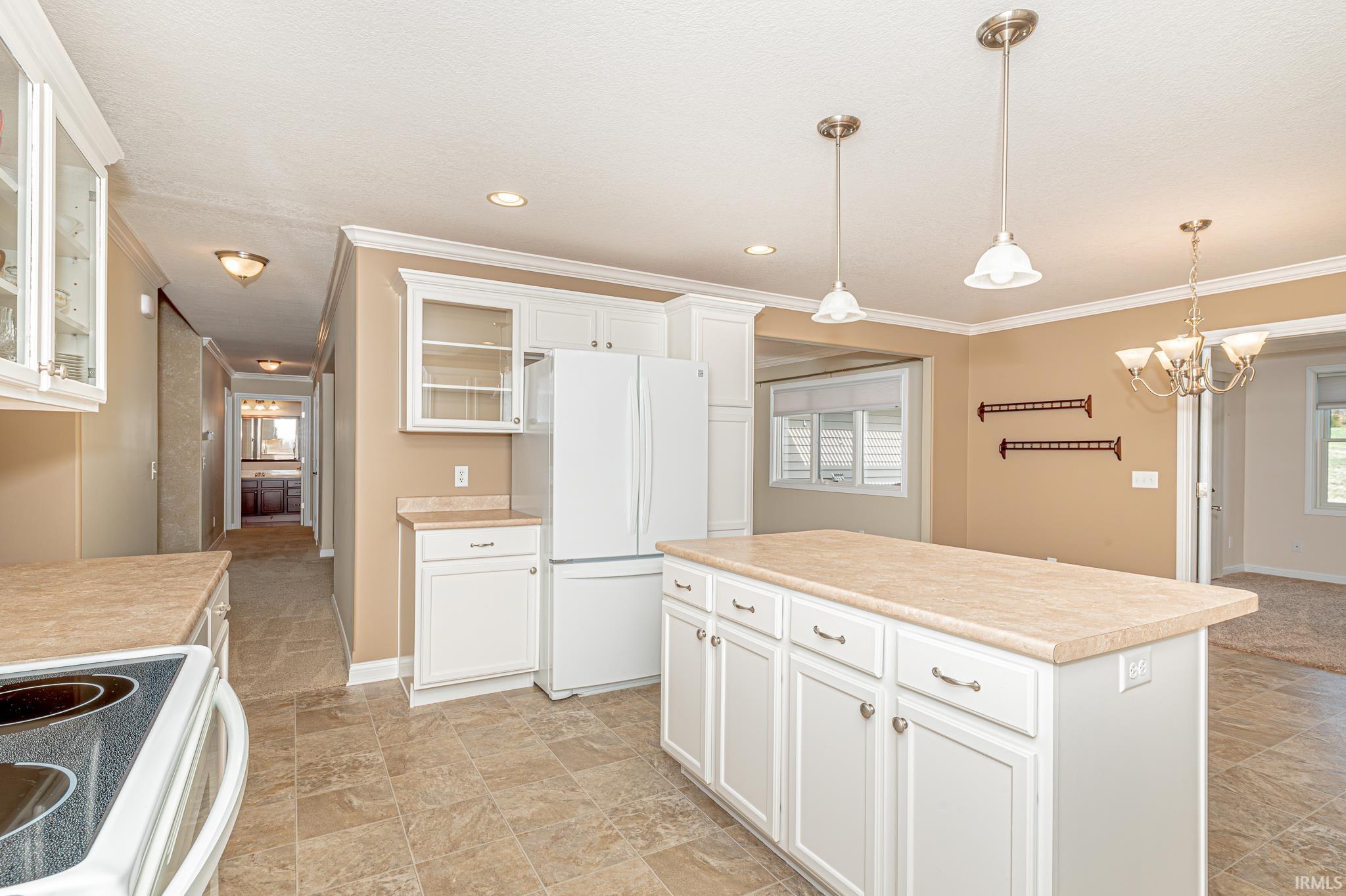 313 S Eagle Glen Trail