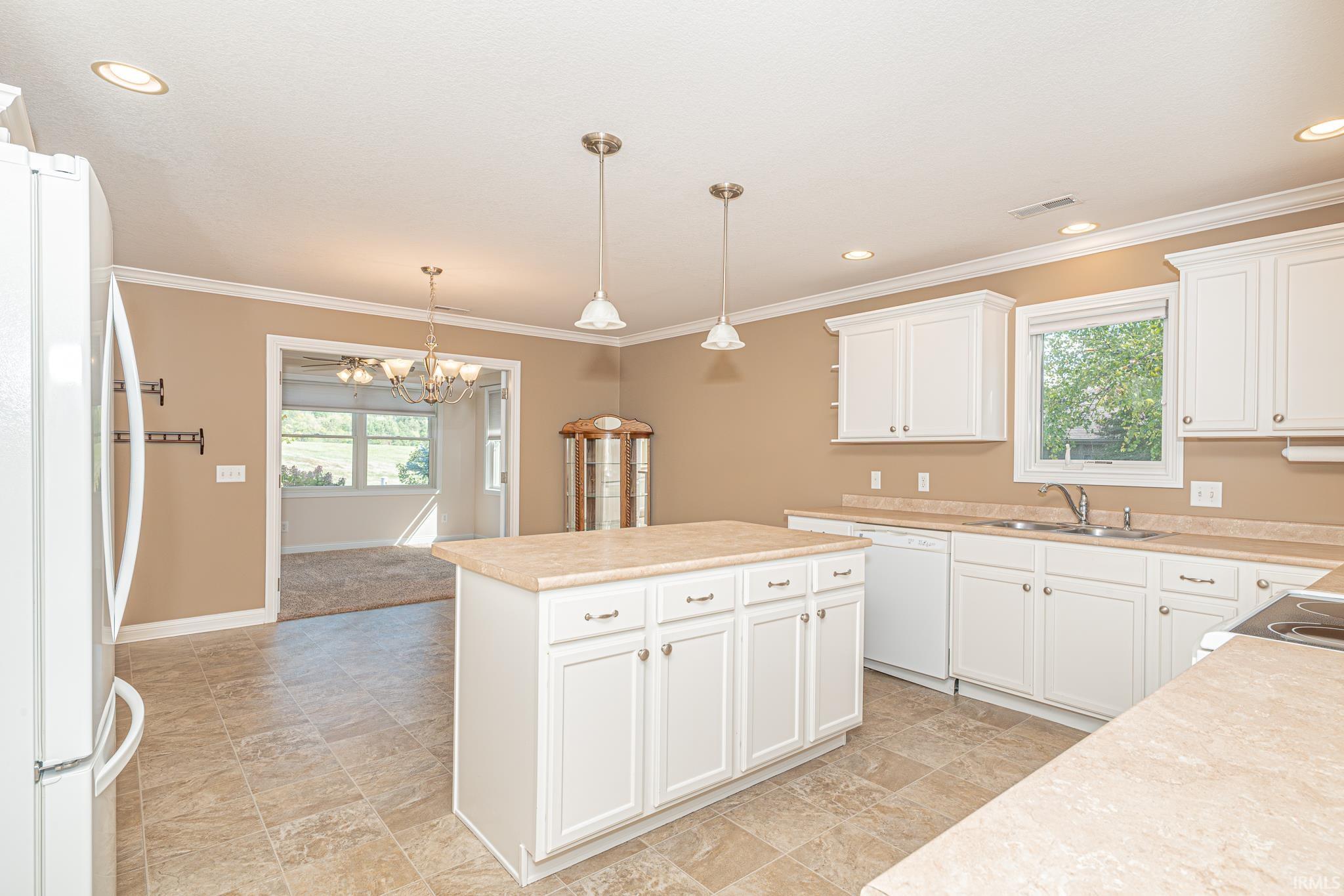 313 S Eagle Glen Trail