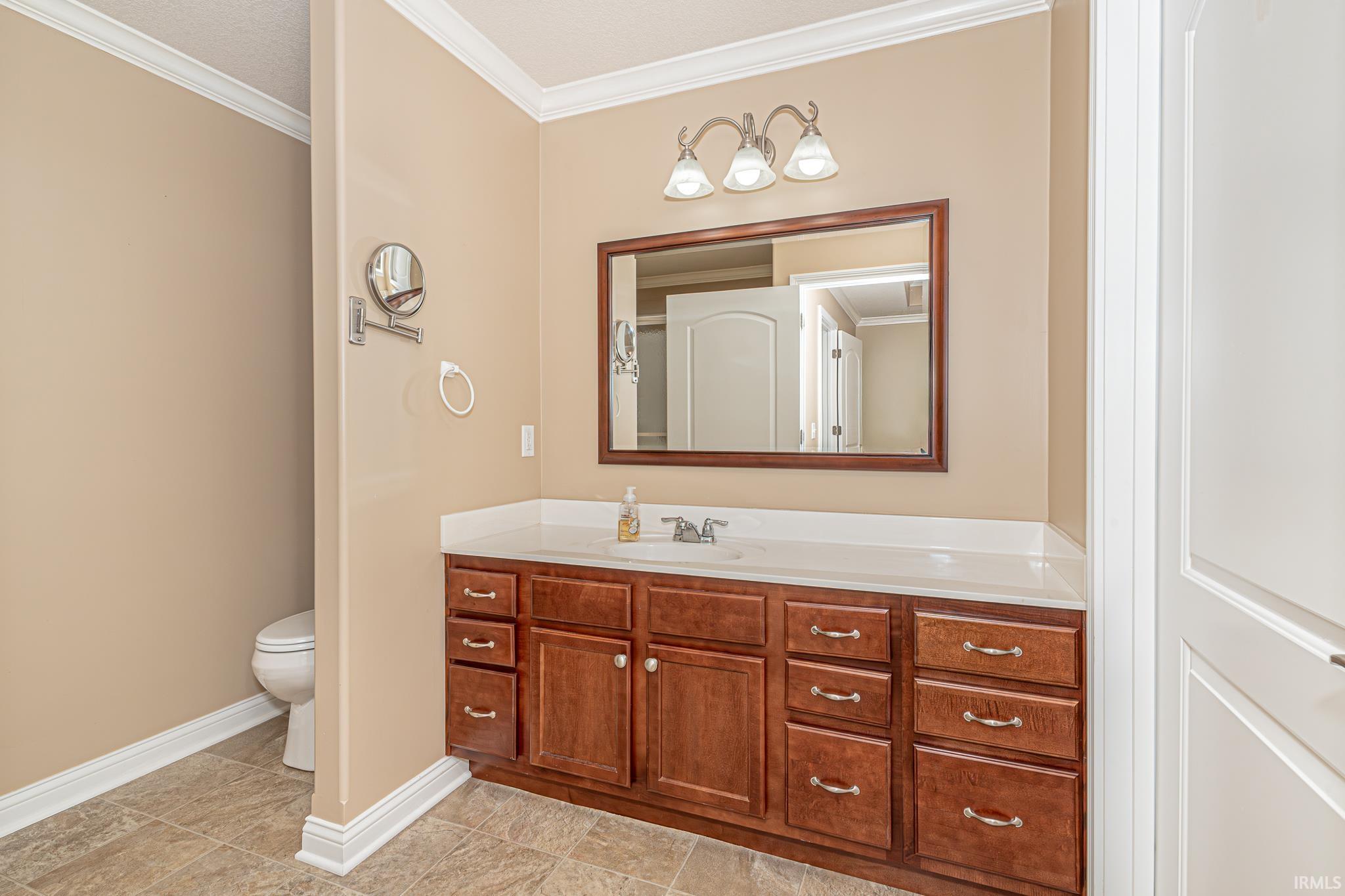 313 S Eagle Glen Trail