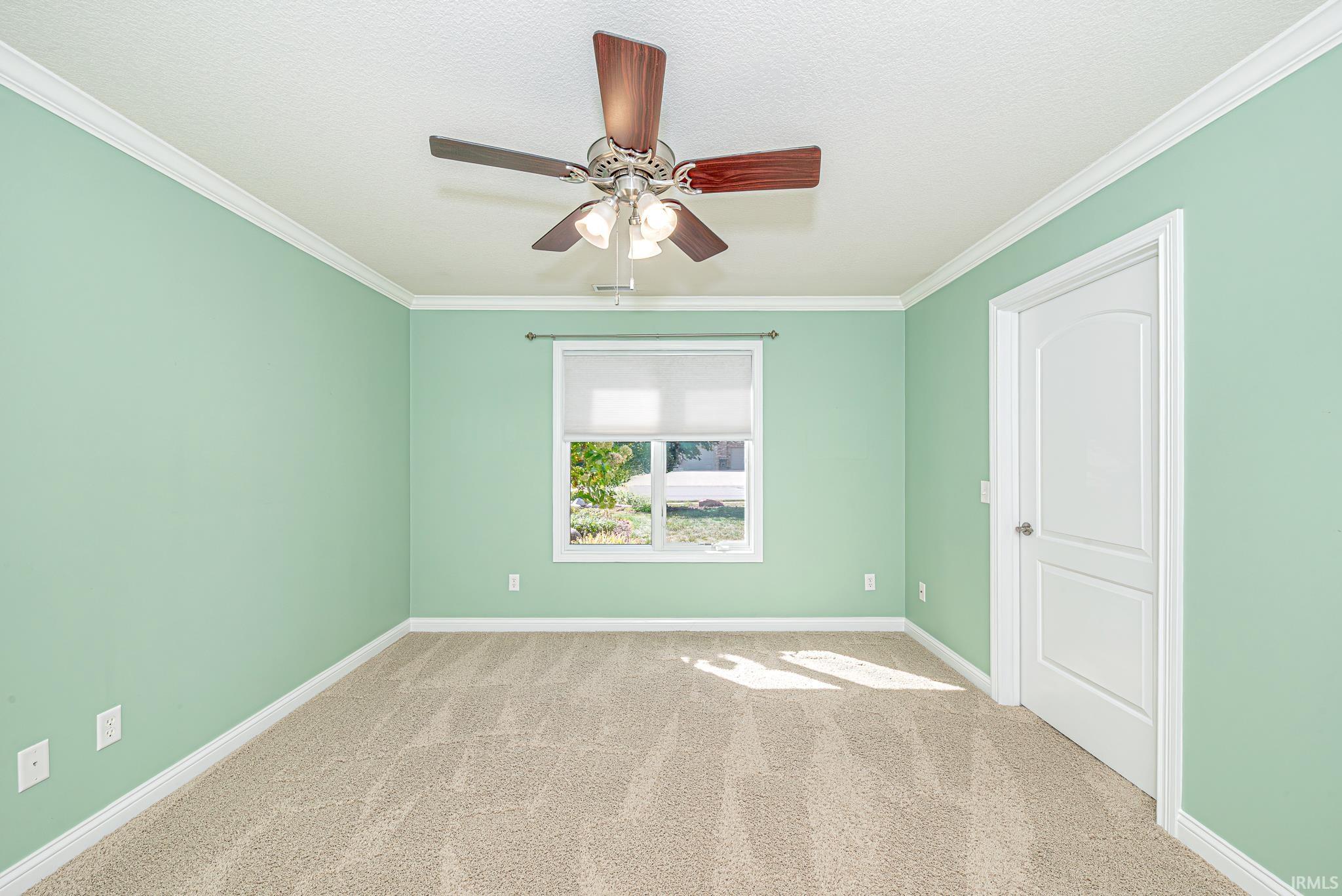 313 S Eagle Glen Trail