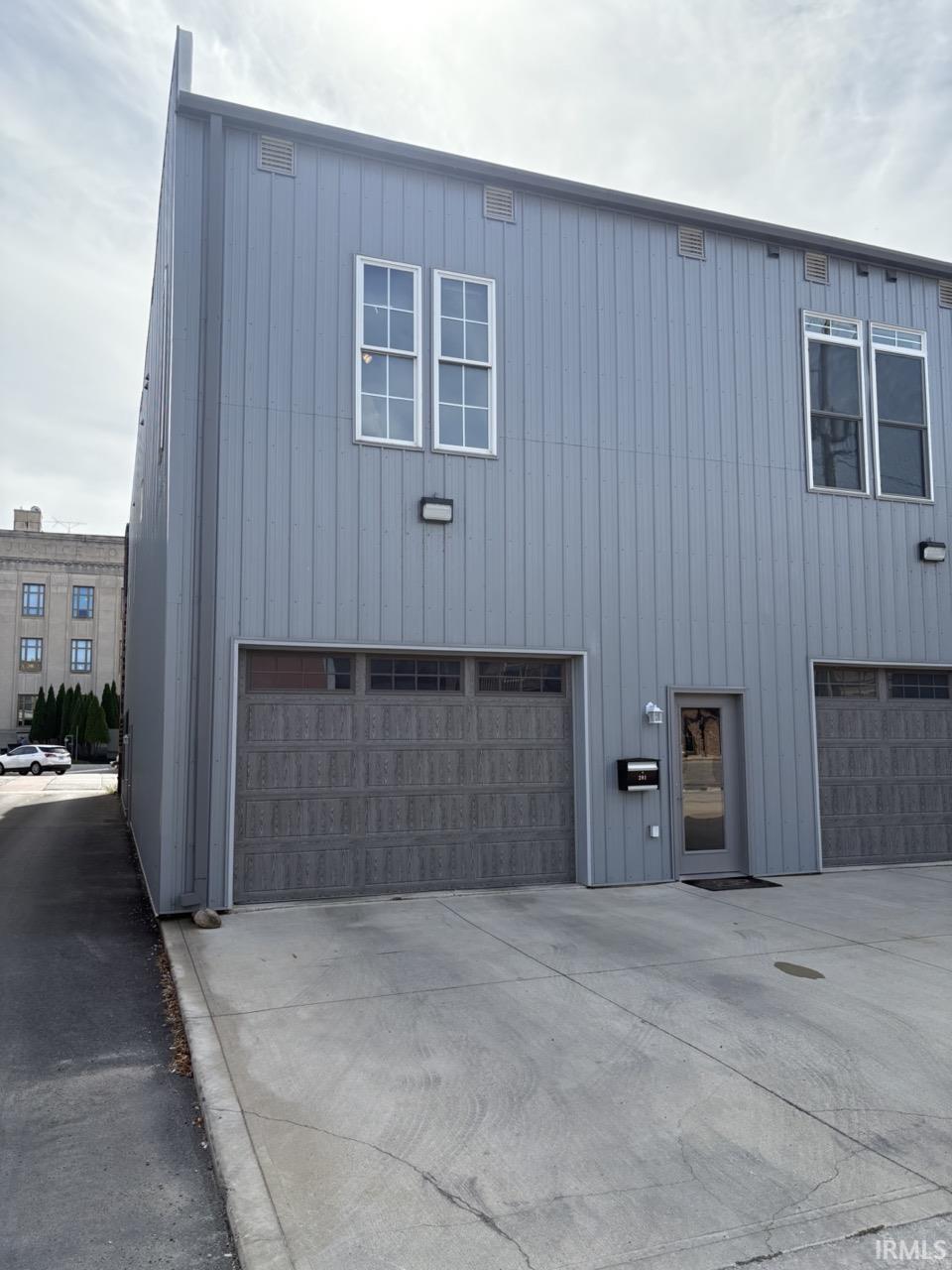 Homes for sale in Kokomo, IN | 114 W Walnut St #201, Kokomo, IN 46901 | MLS# 202540062