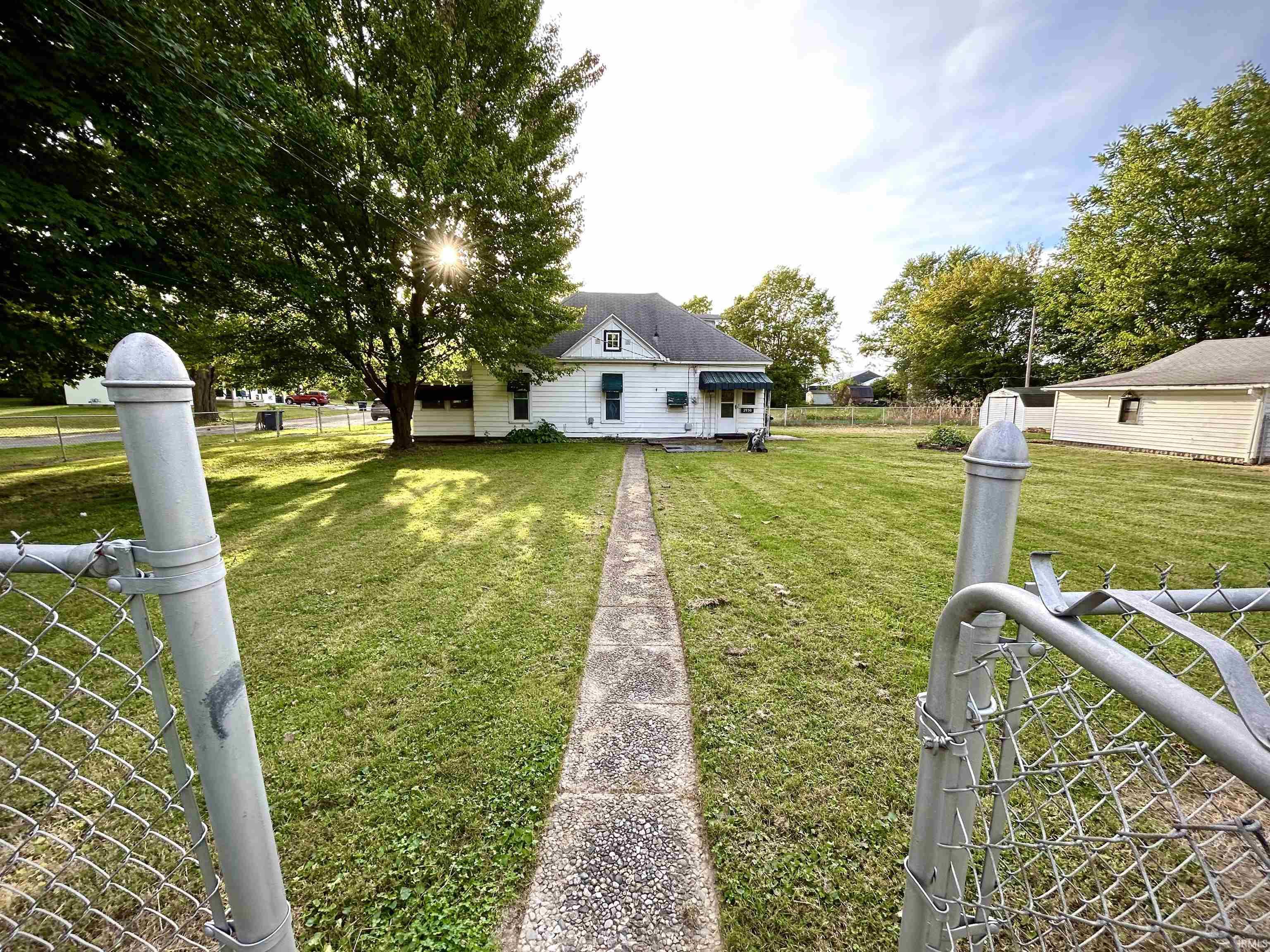 Homes for sale in Elwood, IN | 2536 S E St, Elwood, IN 46036 | MLS# 202540251