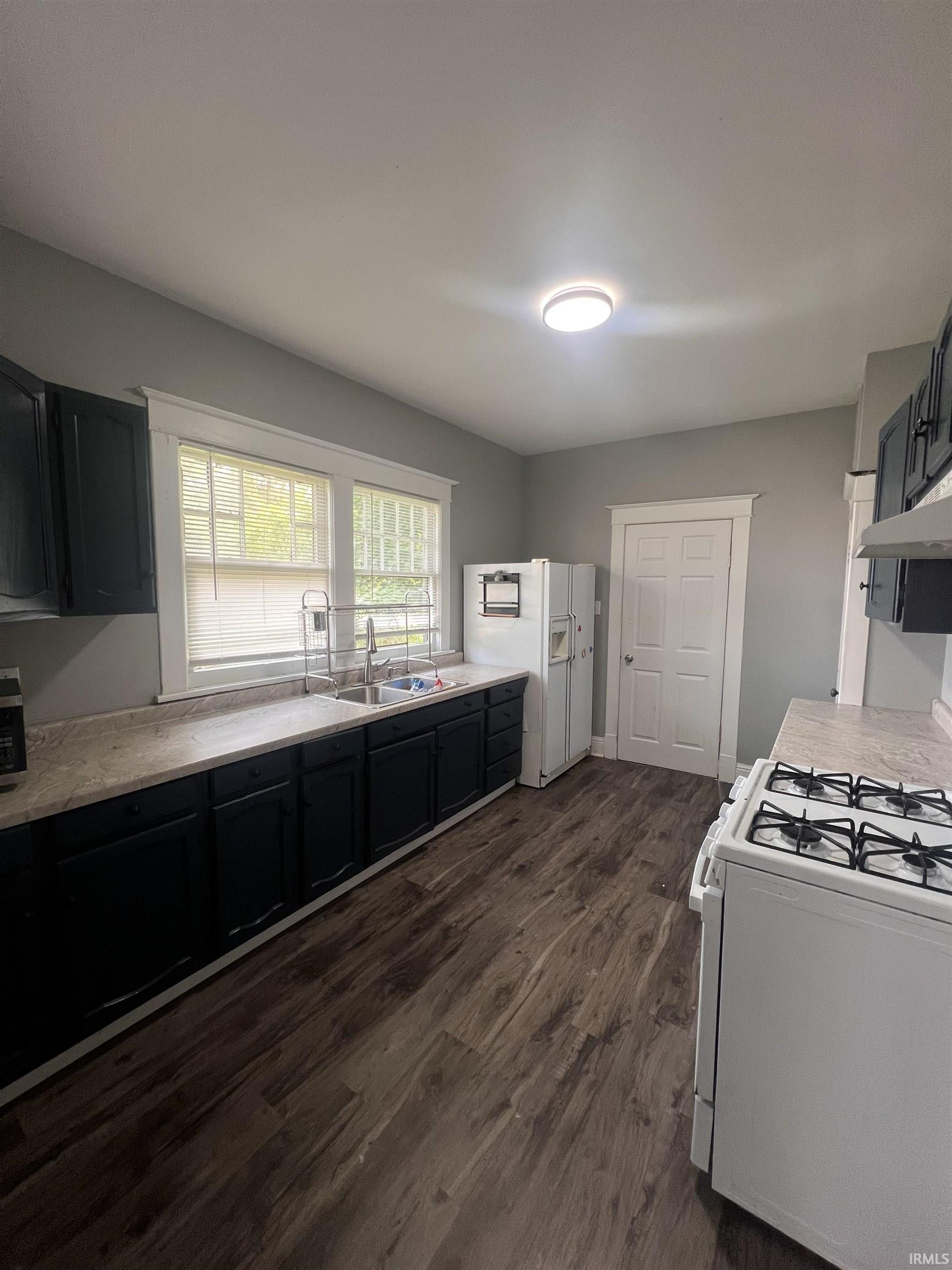 Photo 4 of 2319 S Main Street