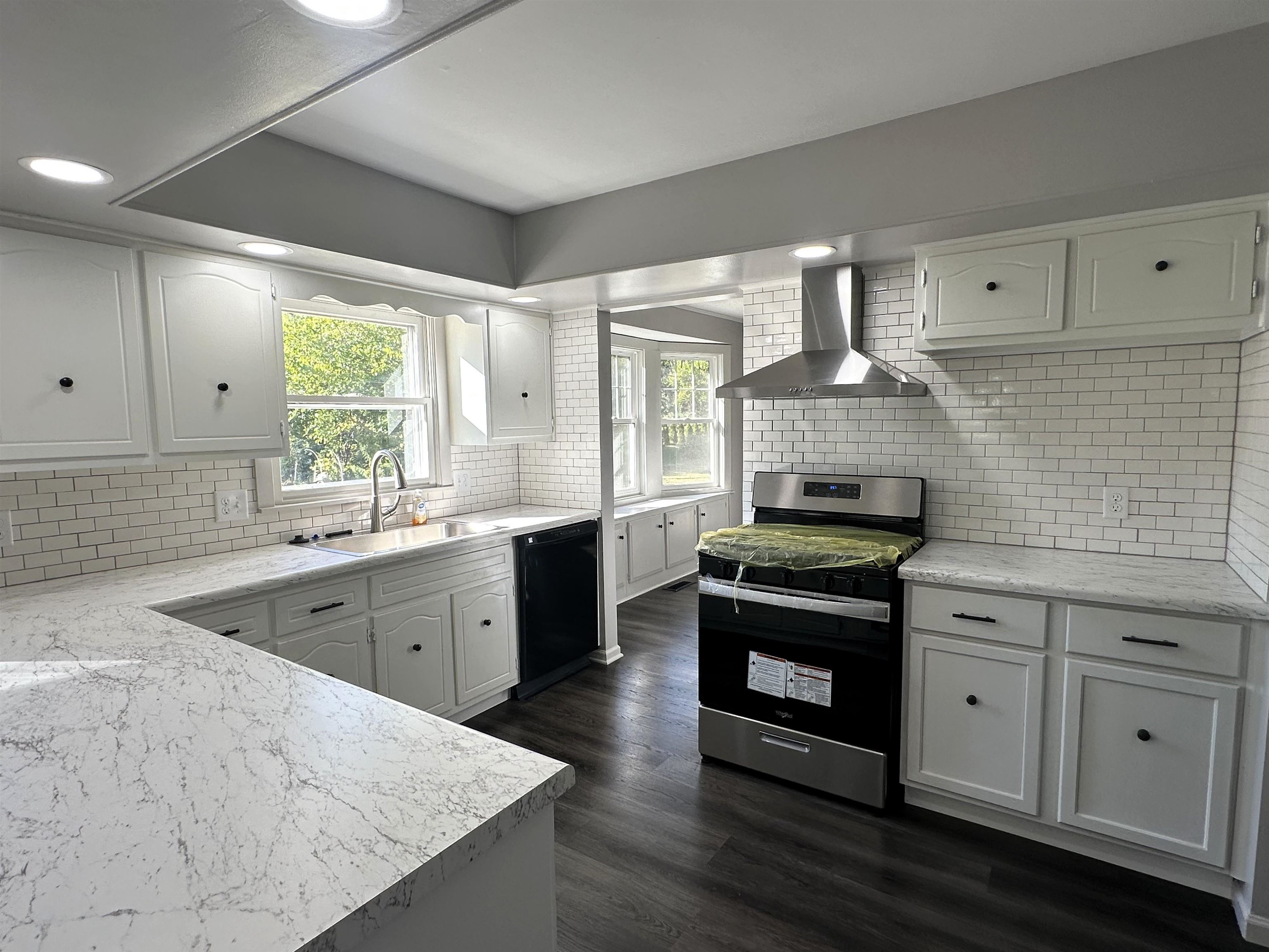 Photo 2 of 1436 S Hadley Road