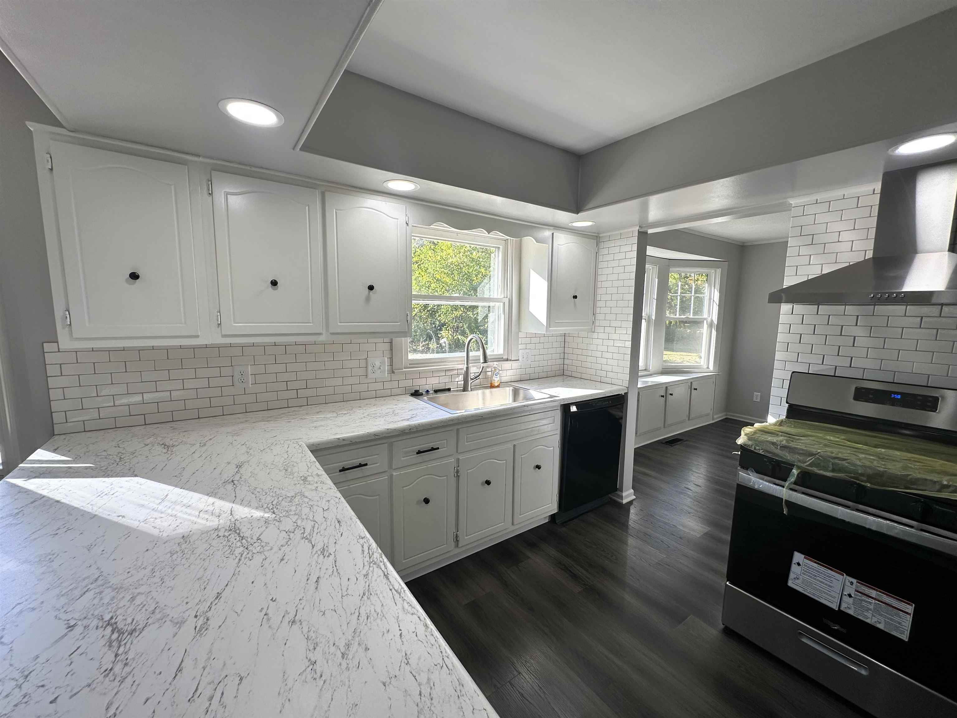 Photo 9 of 1436 S Hadley Road