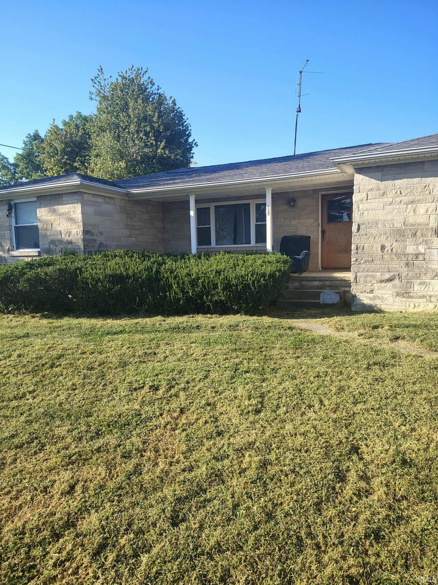 Homes for sale in Loogootee, IN | 108 Sw 2nd St, Loogootee, IN 47553 | MLS# 202540382