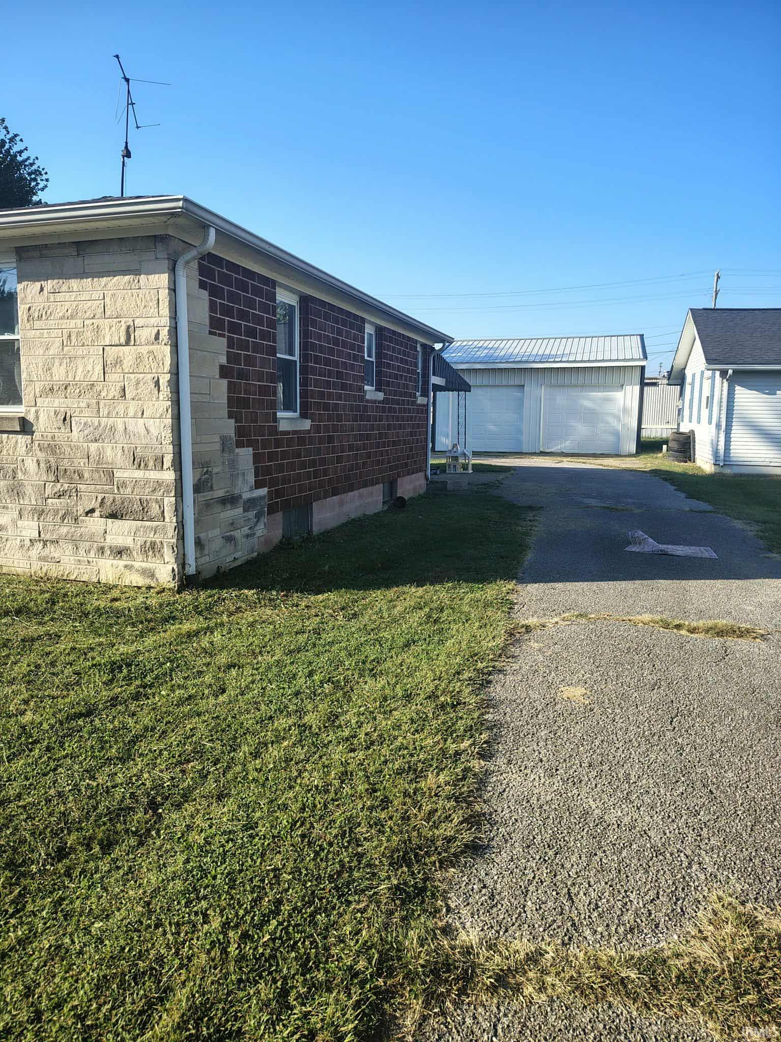 Homes for sale in Loogootee, IN | 108 Sw 2Nd St, Loogootee, IN 47553 | MLS# 202540382