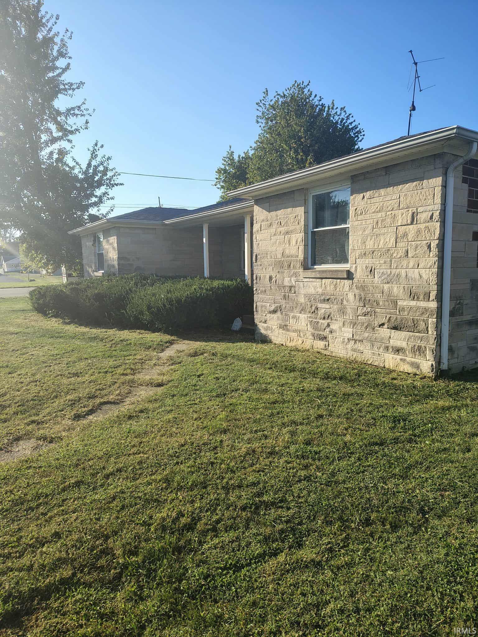 Homes for sale in Loogootee, IN | 108 Sw 2Nd St, Loogootee, IN 47553 | MLS# 202540382