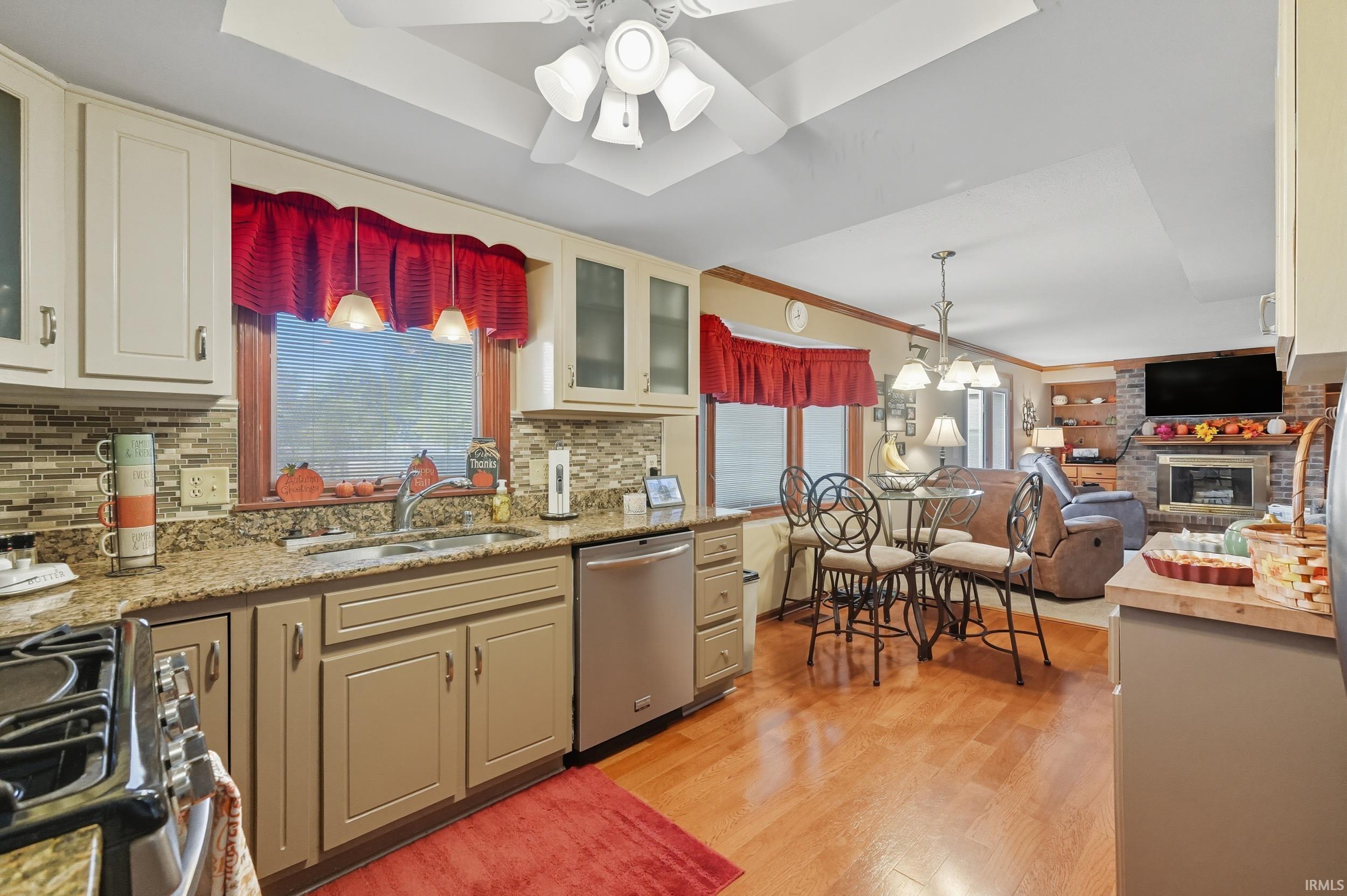 Photo 11 of 6821 Thamesford Drive