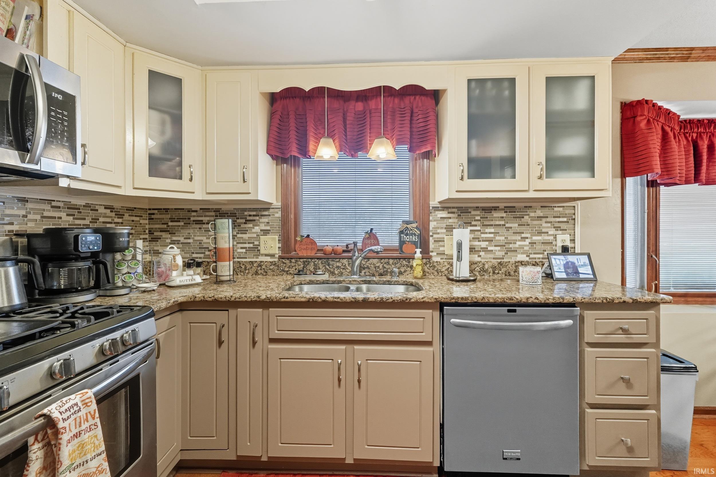 Photo 13 of 6821 Thamesford Drive