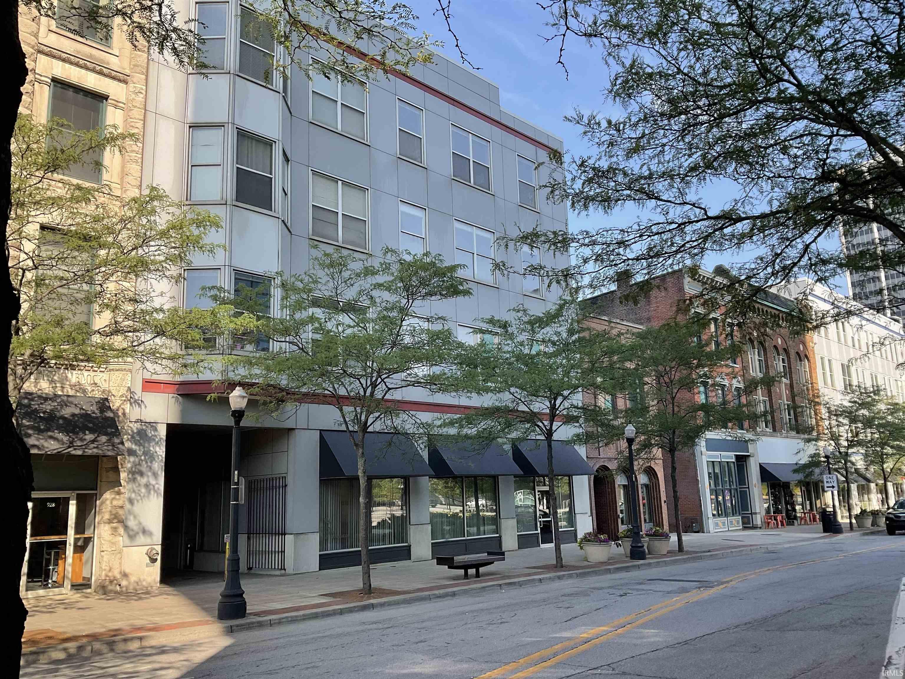 Photo 21 of 112 W Washington Boulevard