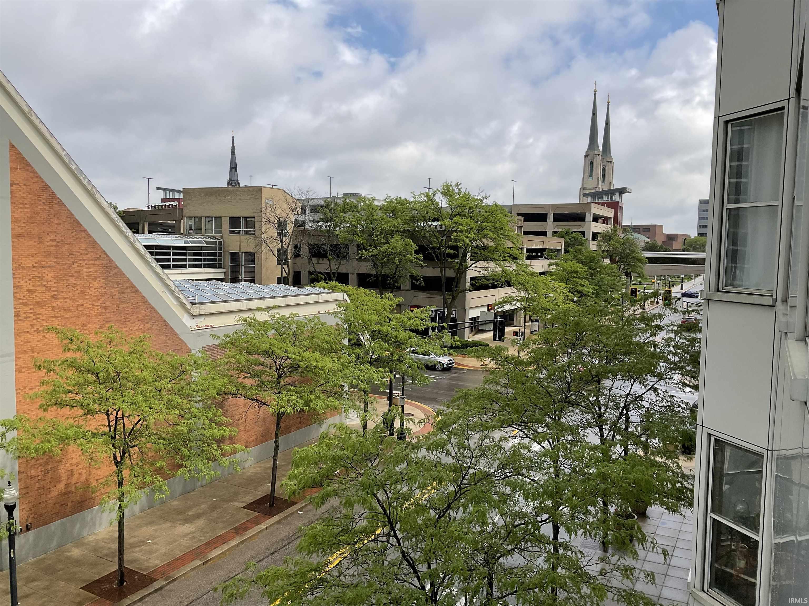 Photo 23 of 112 W Washington Boulevard