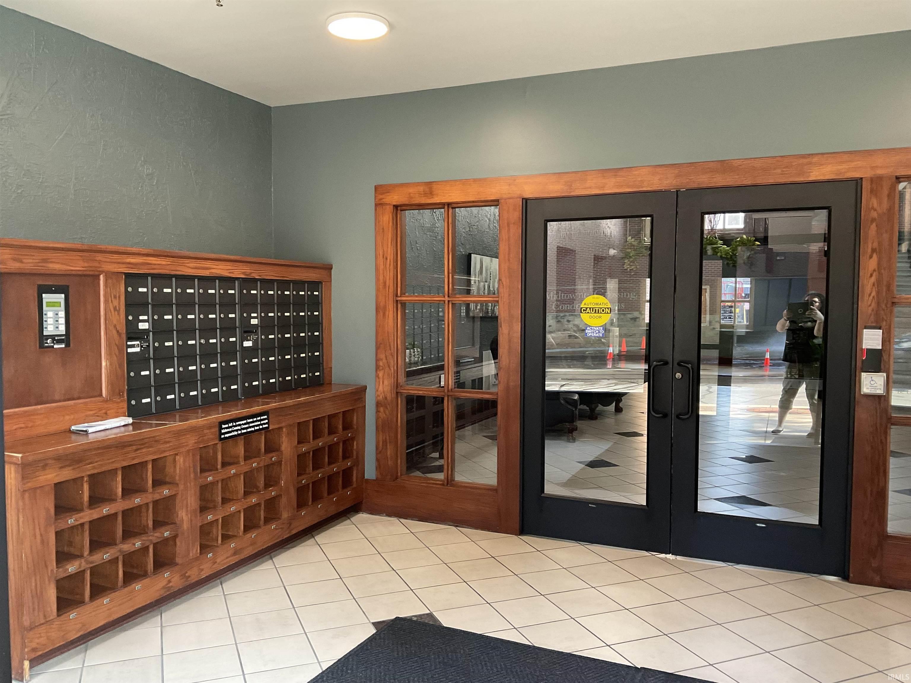 Photo 3 of 112 W Washington Boulevard