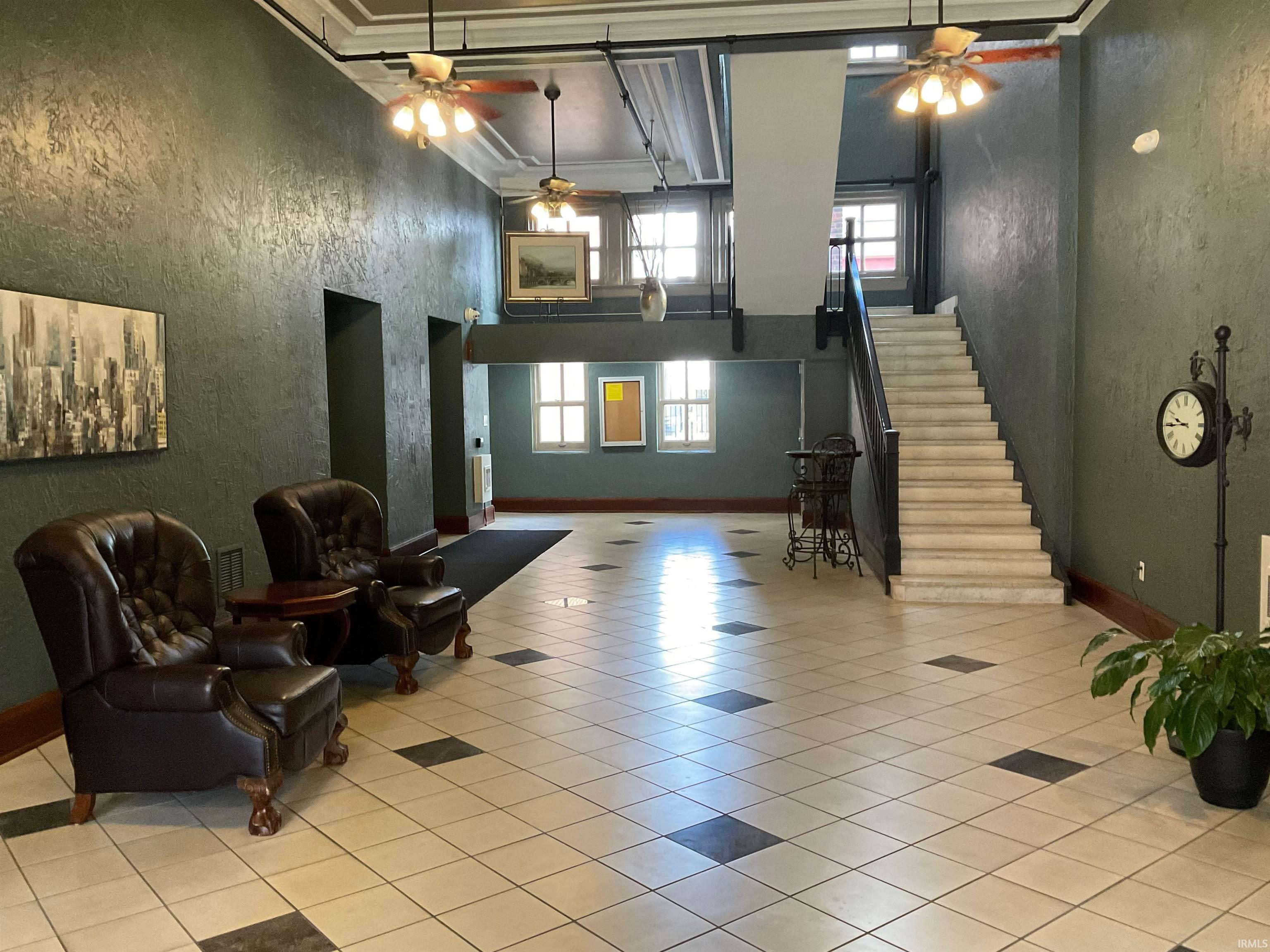 Photo 4 of 112 W Washington Boulevard