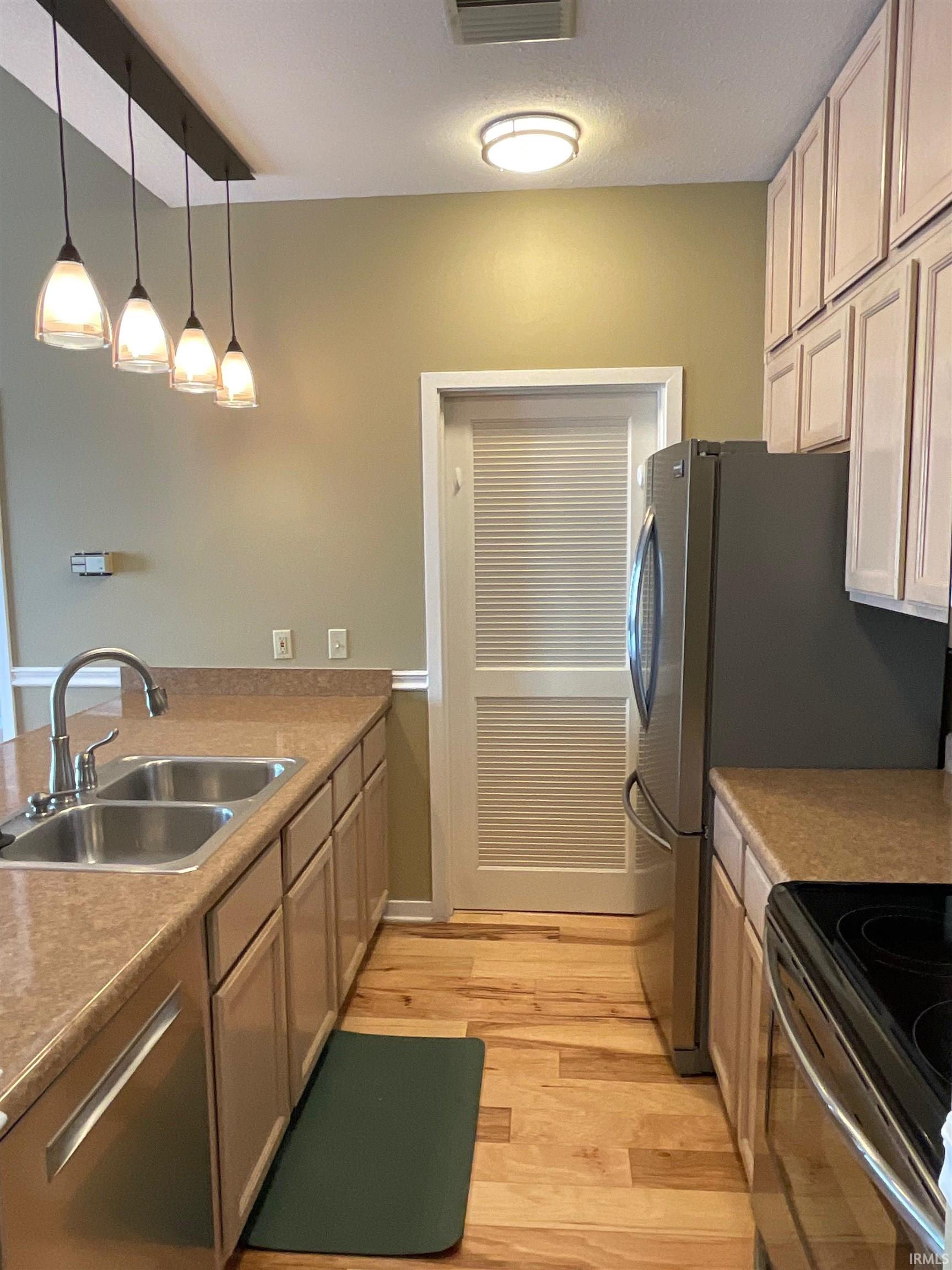 Photo 6 of 112 W Washington Boulevard