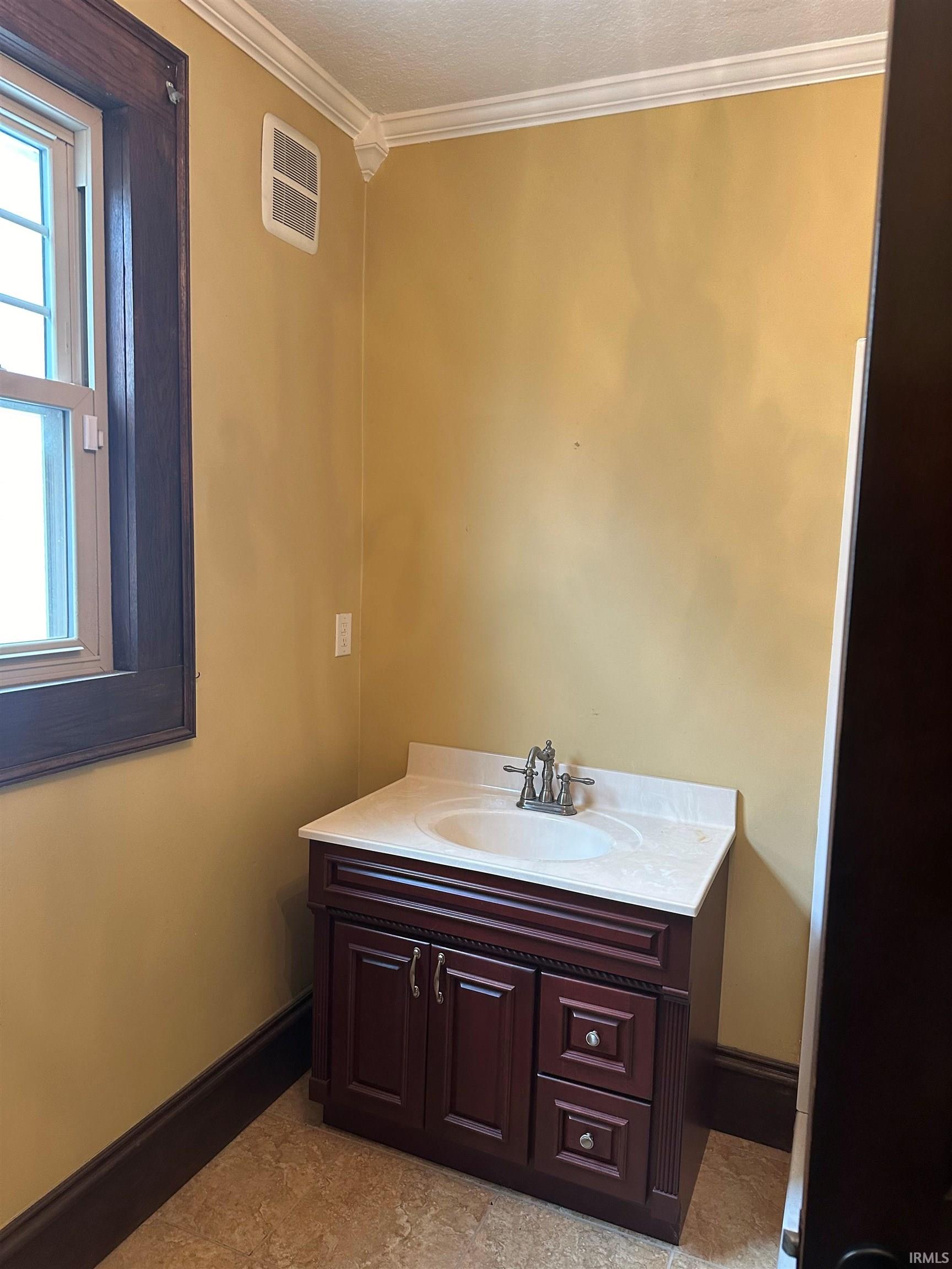 Photo 10 of 529 W Jefferson Boulevard