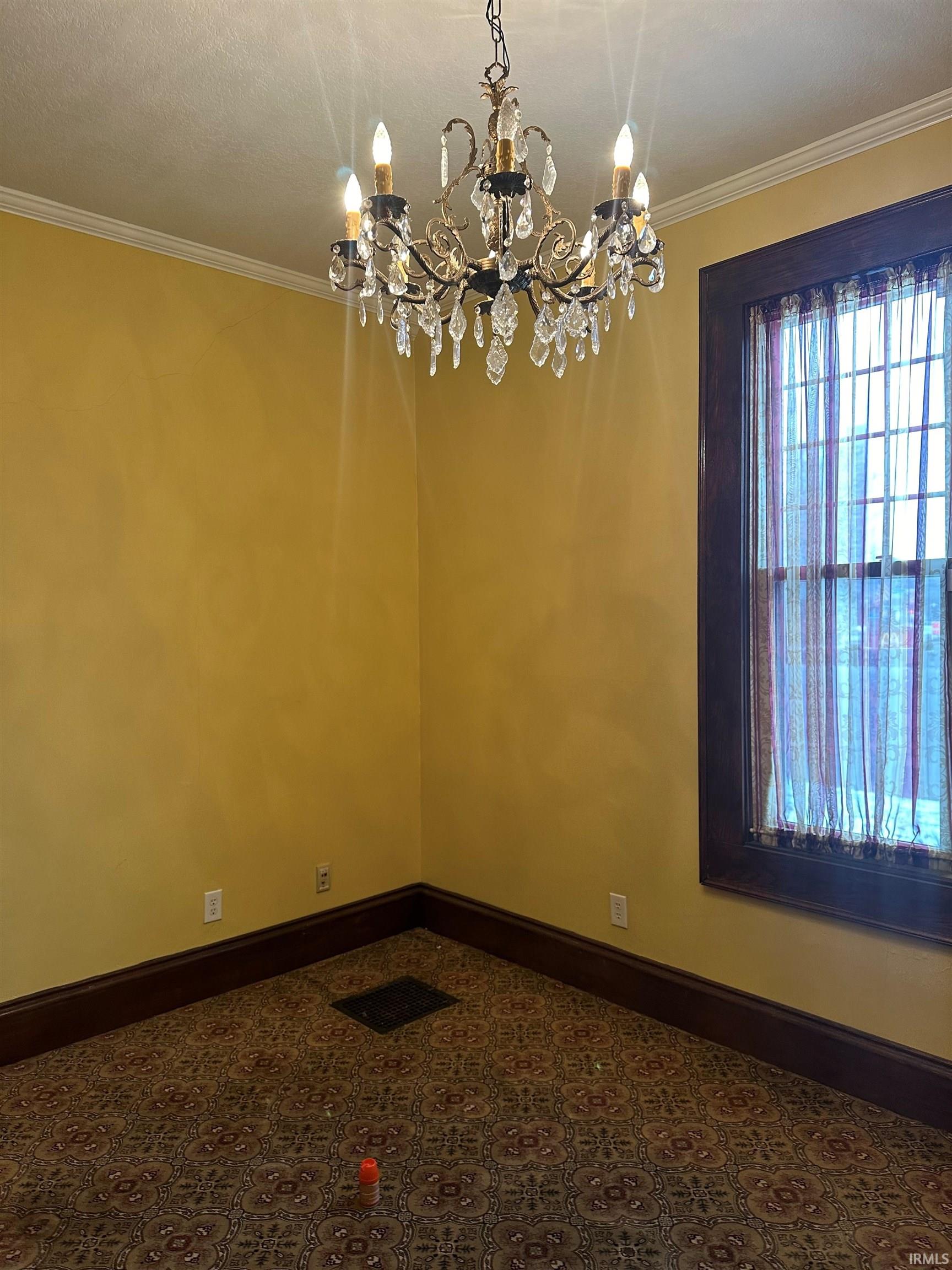 Photo 11 of 529 W Jefferson Boulevard