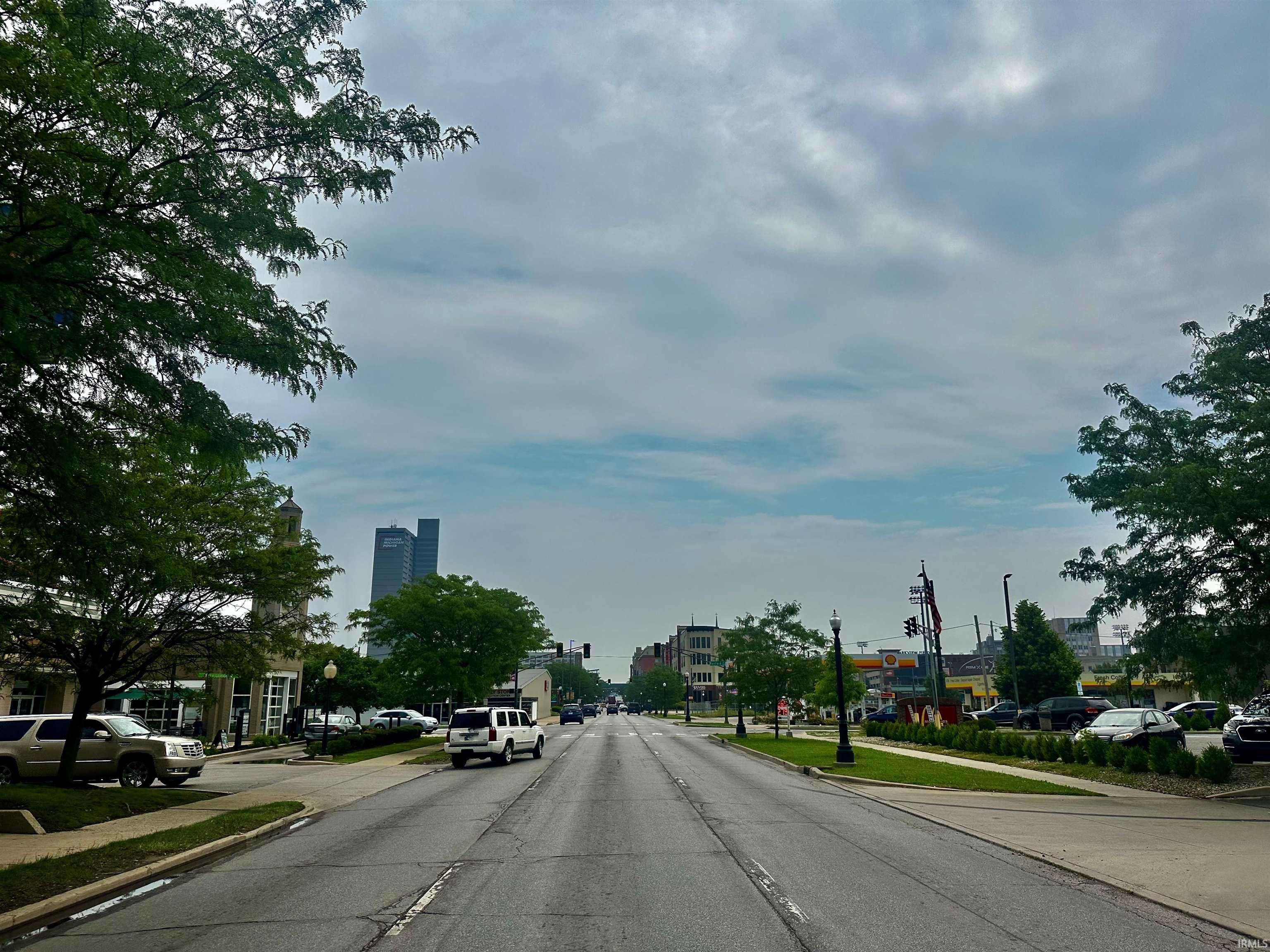 Photo 18 of 529 W Jefferson Boulevard