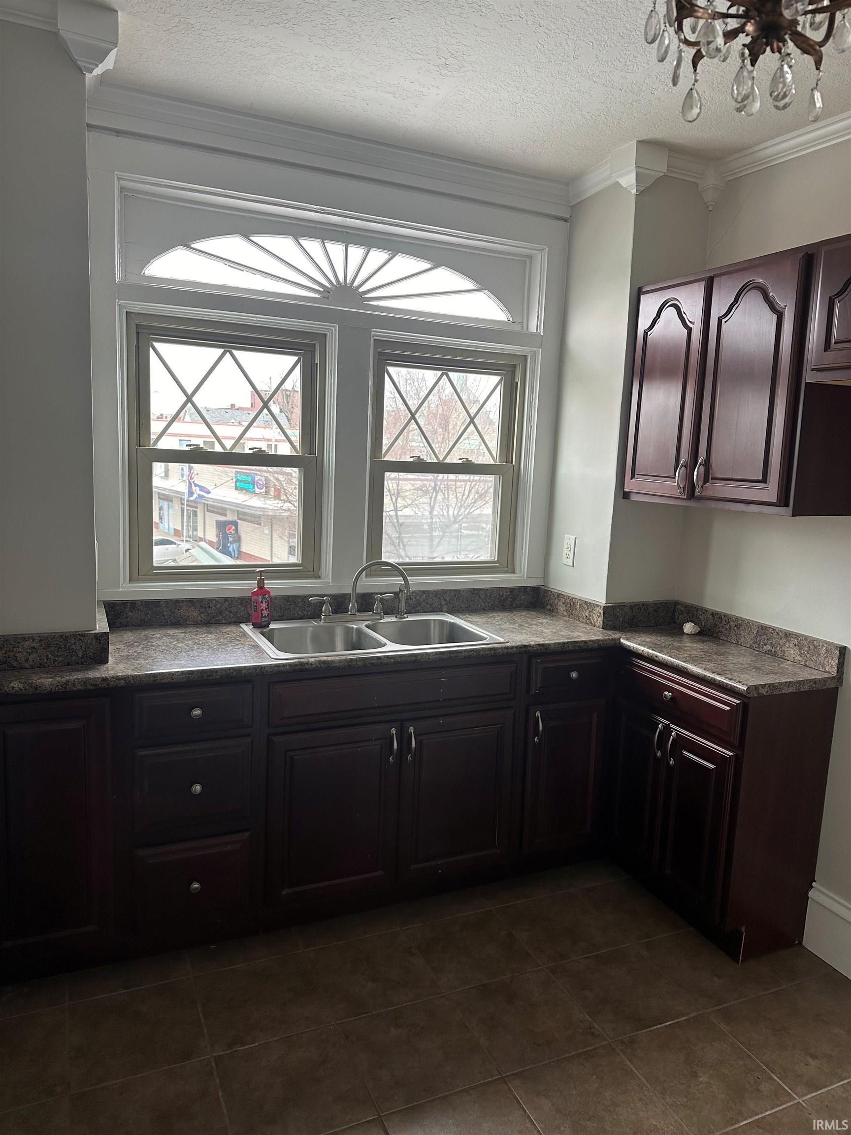 Photo 4 of 529 W Jefferson Boulevard