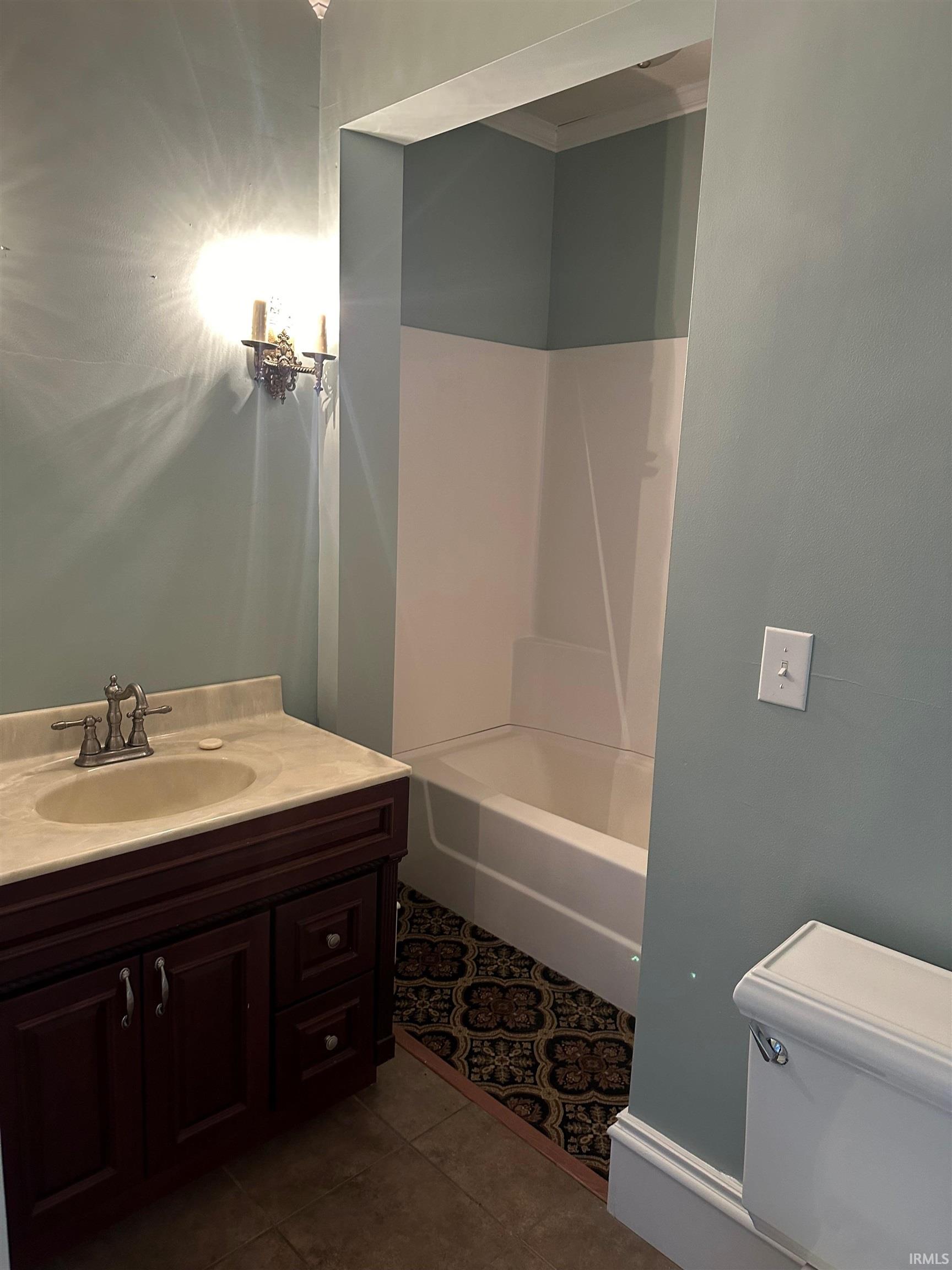 Photo 5 of 529 W Jefferson Boulevard