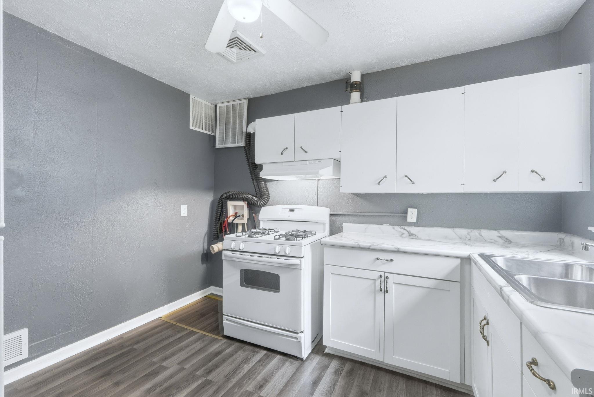 Photo 35 of 2747 Abbott Street