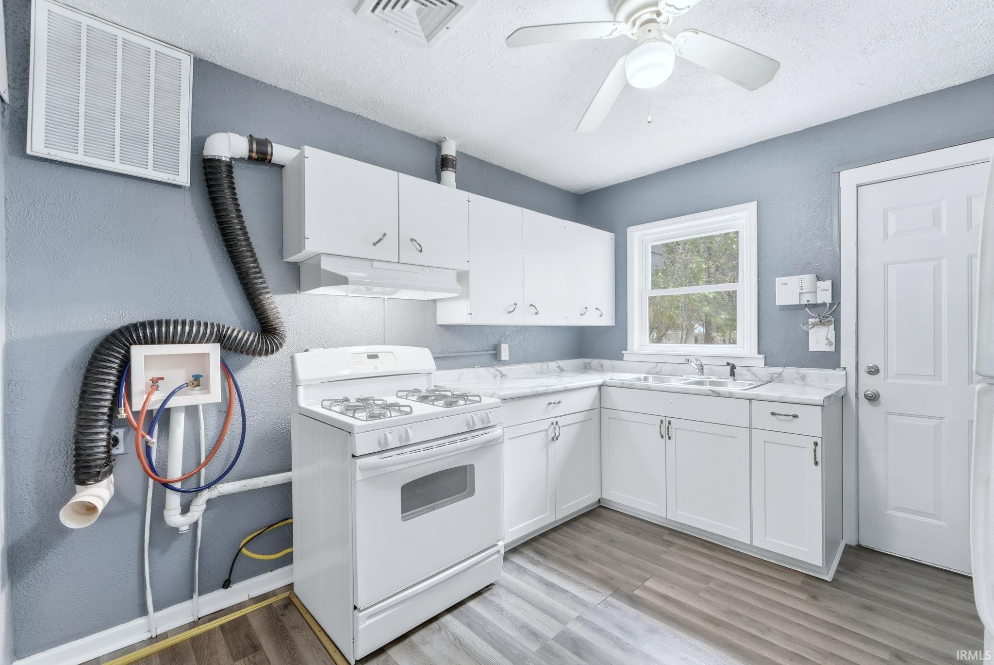 Photo 9 of 2747 Abbott Street