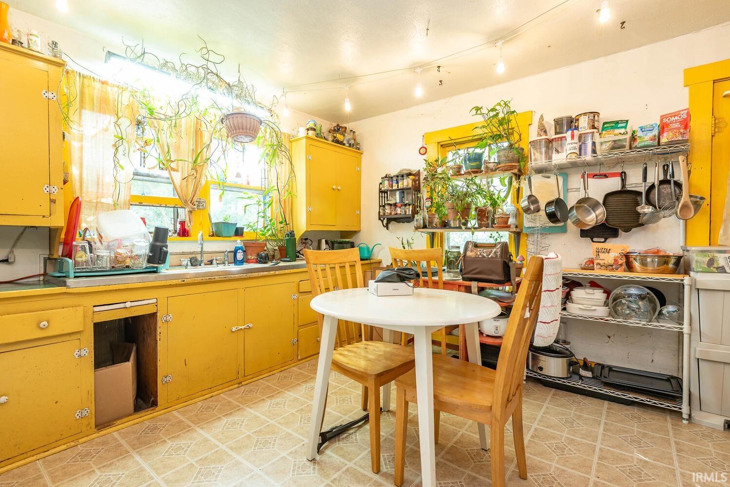 Homes for sale in Bloomington, IN | 621 W 12Th St, Bloomington, IN 47404 | MLS# 202540730