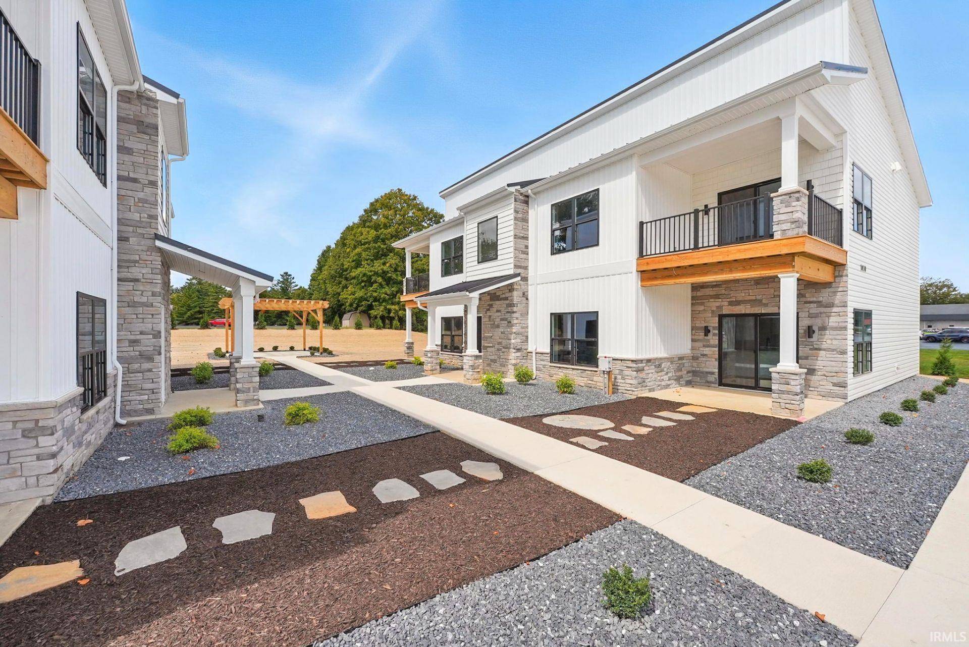 Photo 2 of 1030 S Wayne Street