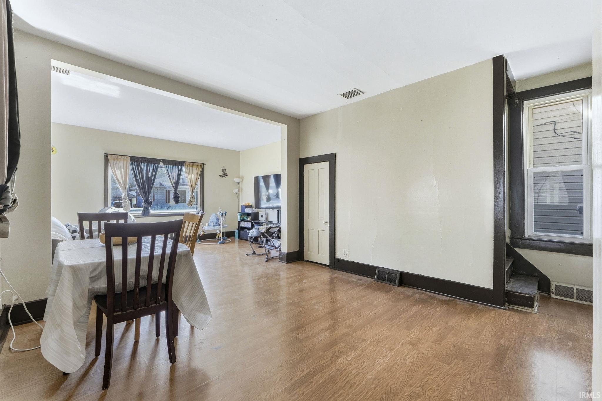 Photo 6 of 736 Woodlawn Avenue