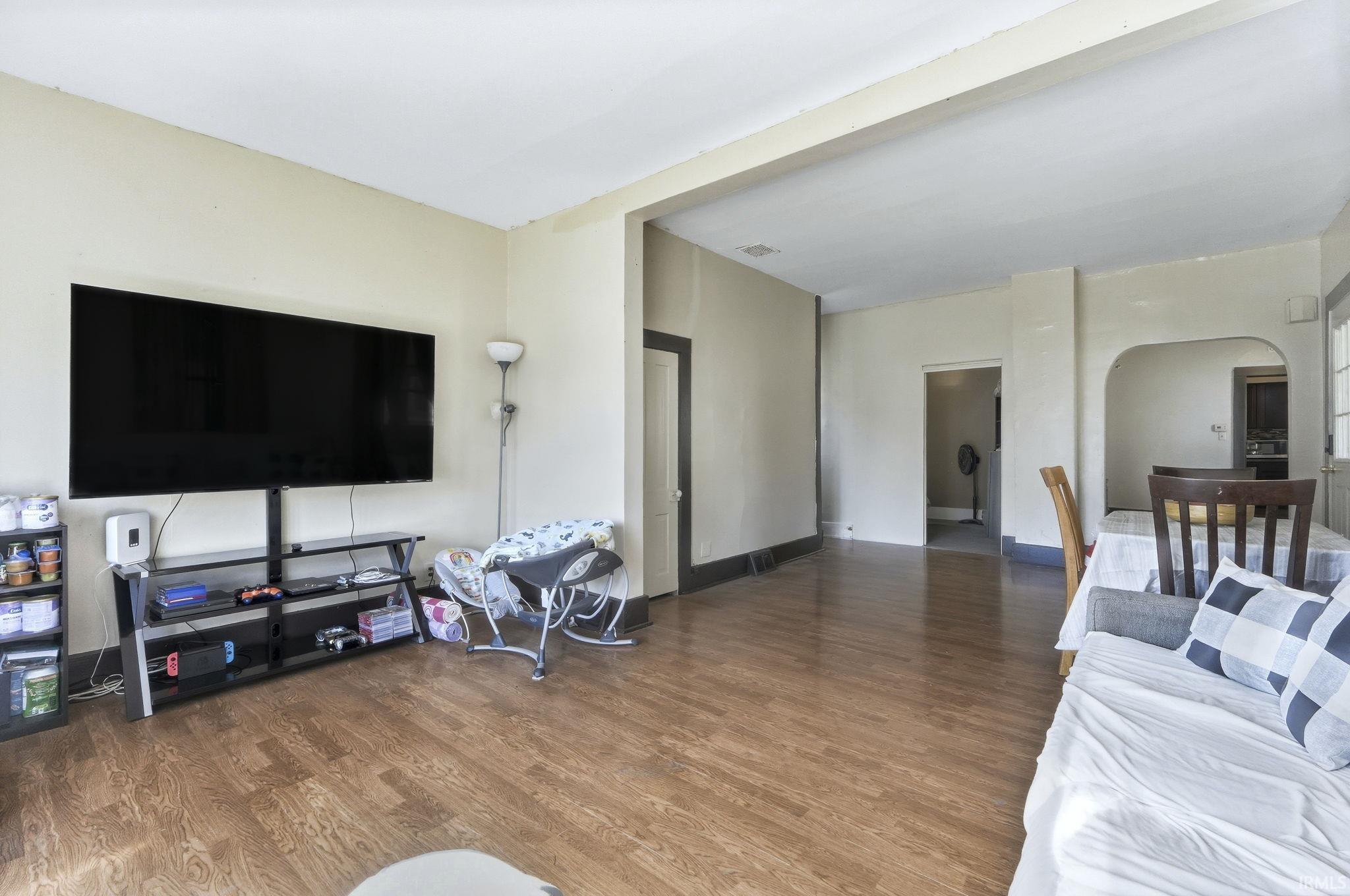 Photo 7 of 736 Woodlawn Avenue