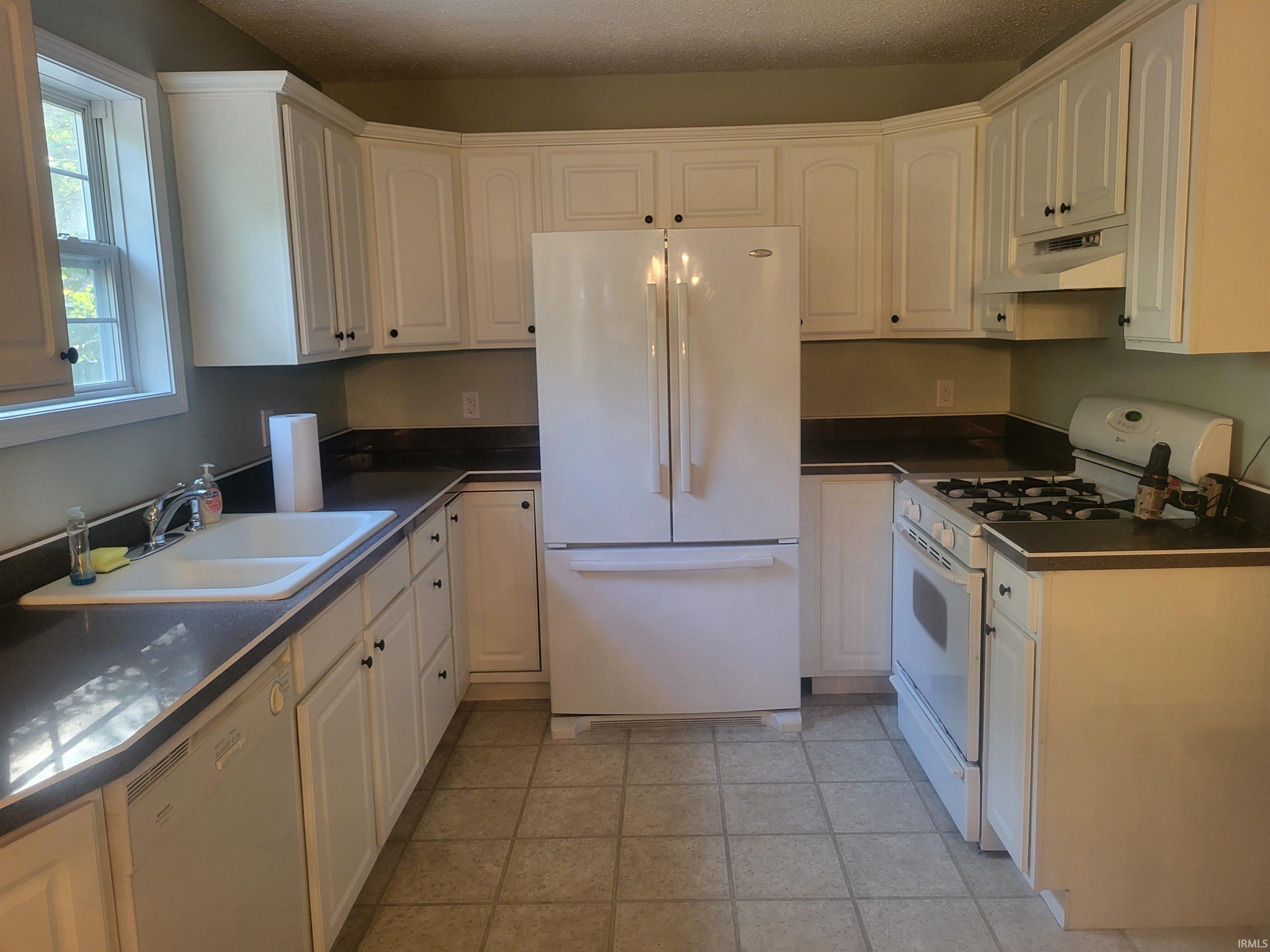 Homes for sale in Knox, IN | 8715 E Long Ln, Knox, IN 46534 | MLS# 202540891