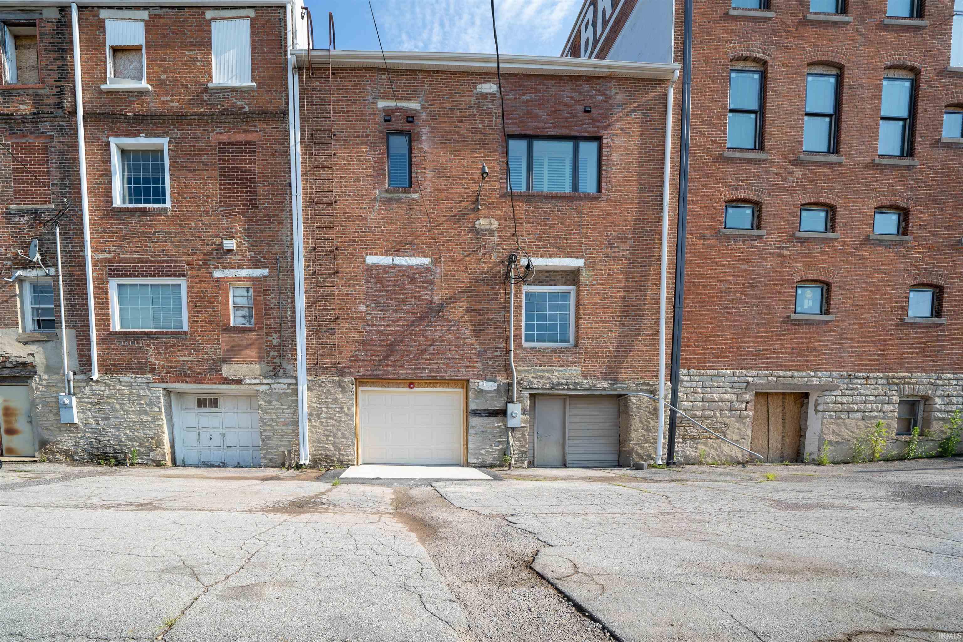 Photo 21 of 35 W Canal Street