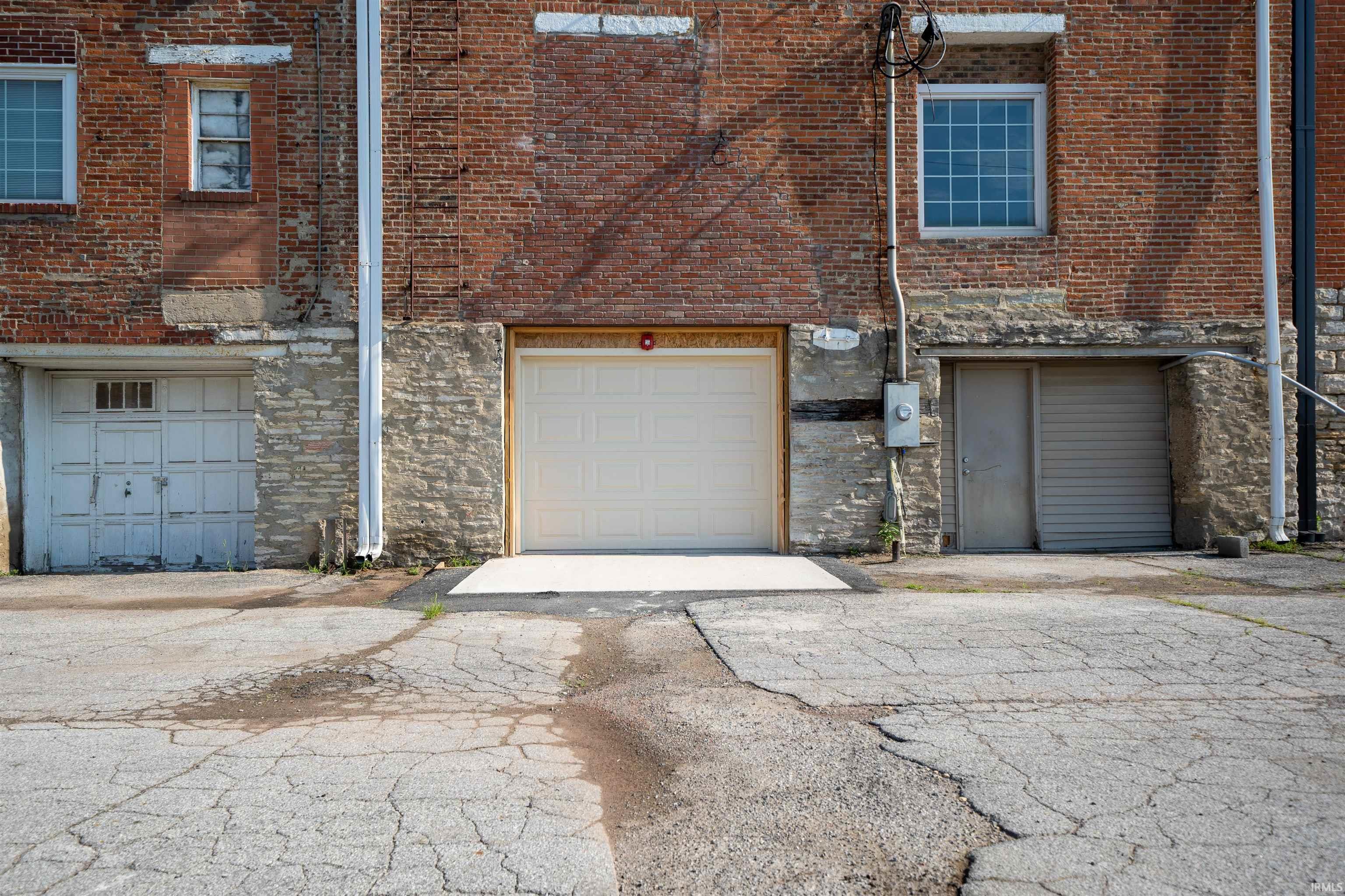 Photo 23 of 35 W Canal Street