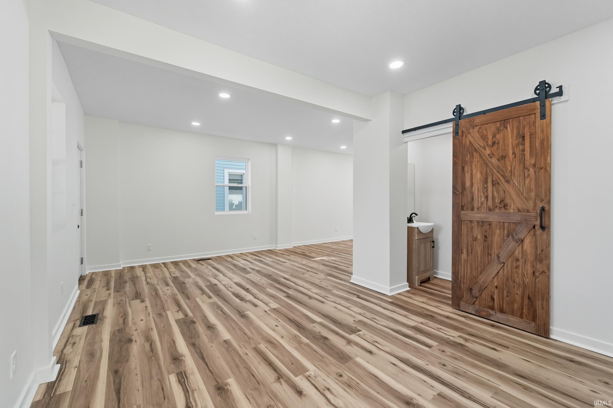 Photo 6 of 733 Growth Avenue