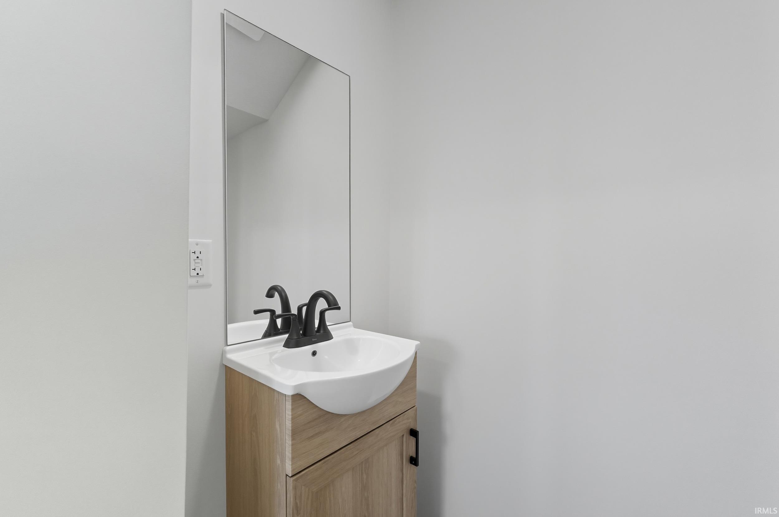 Photo 8 of 733 Growth Avenue